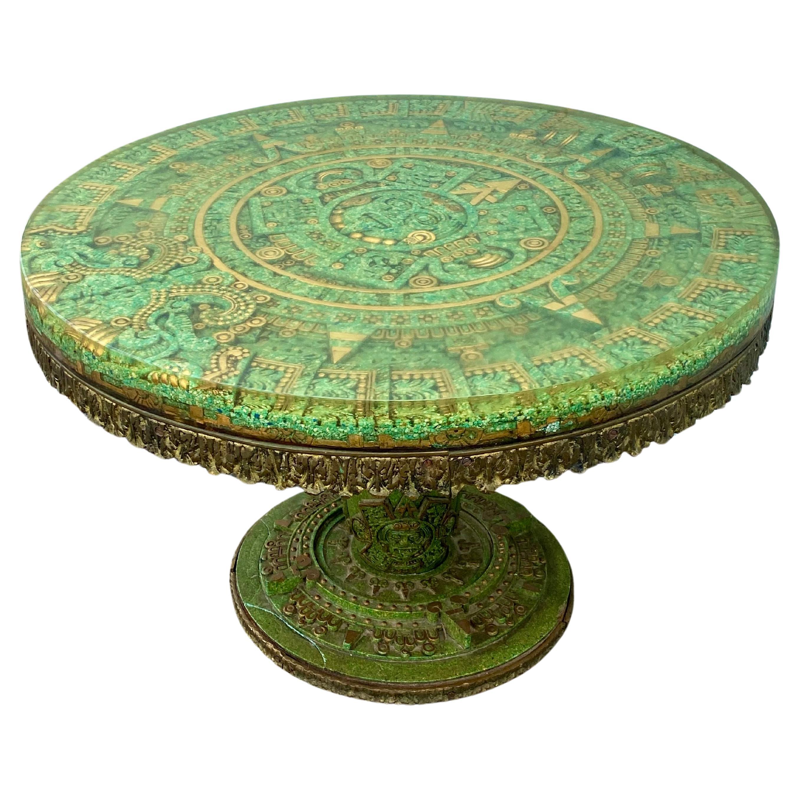 Table circulaire aztèque brutaliste en bronze, bois et résine avec incrustation sculptée 