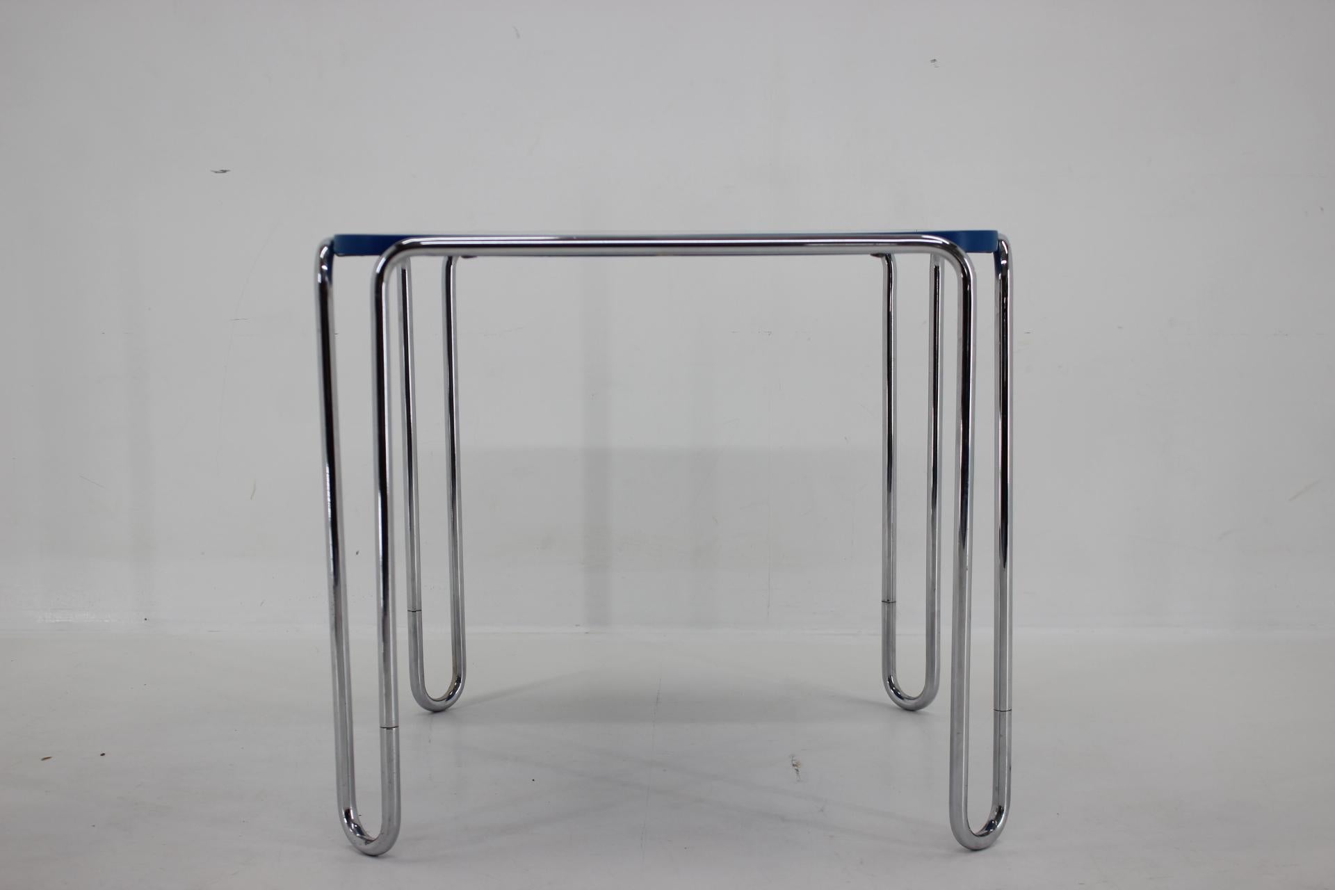 - Chrome plated parts in good condition with some signs of use.
- Top desk has been relacquered some times ago and its in good condition.