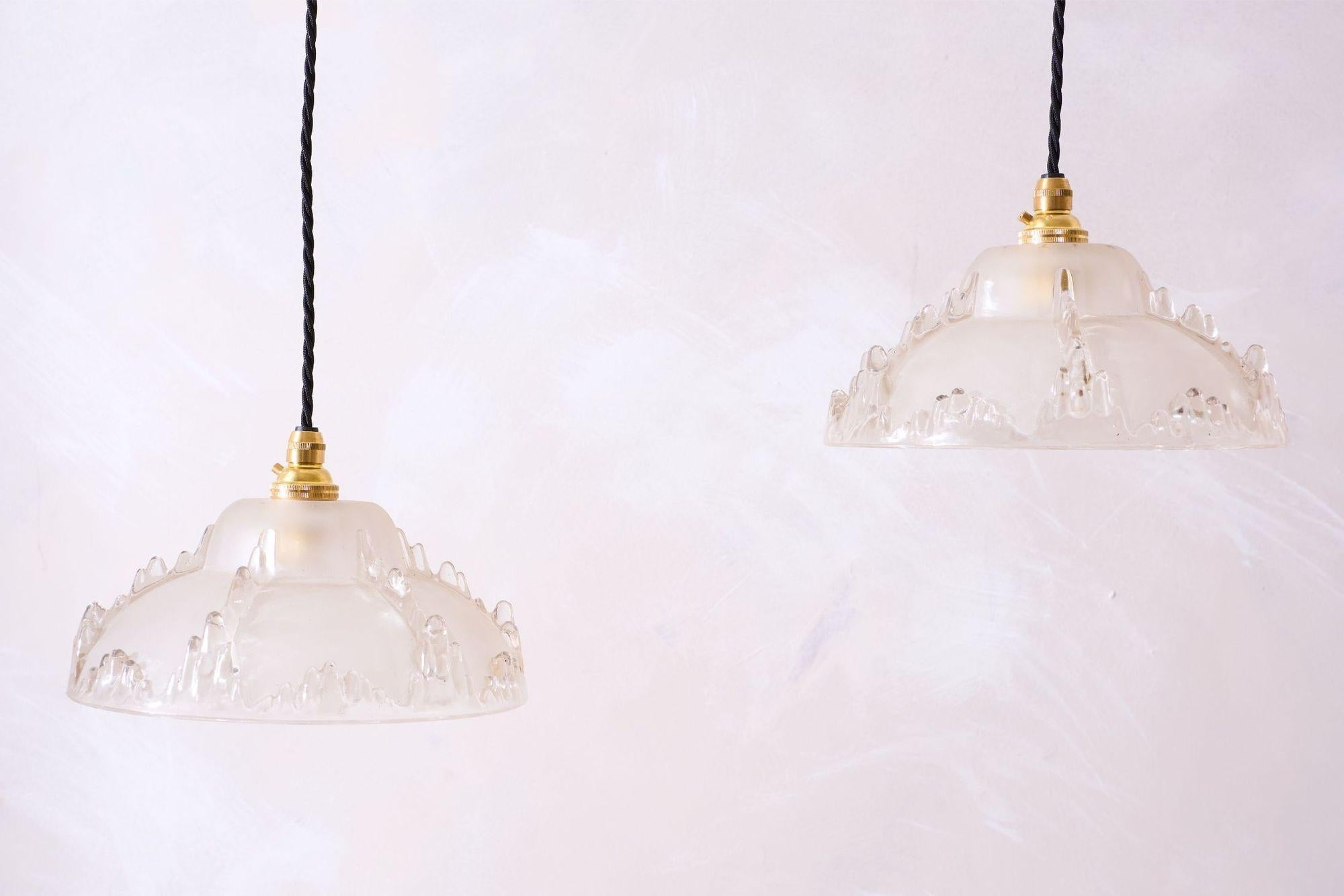 Lampade a sospensione a forma di ghiacciolo opaco degli anni '30 - 1 disponibile In condizioni ottime in vendita a Malton, GB
