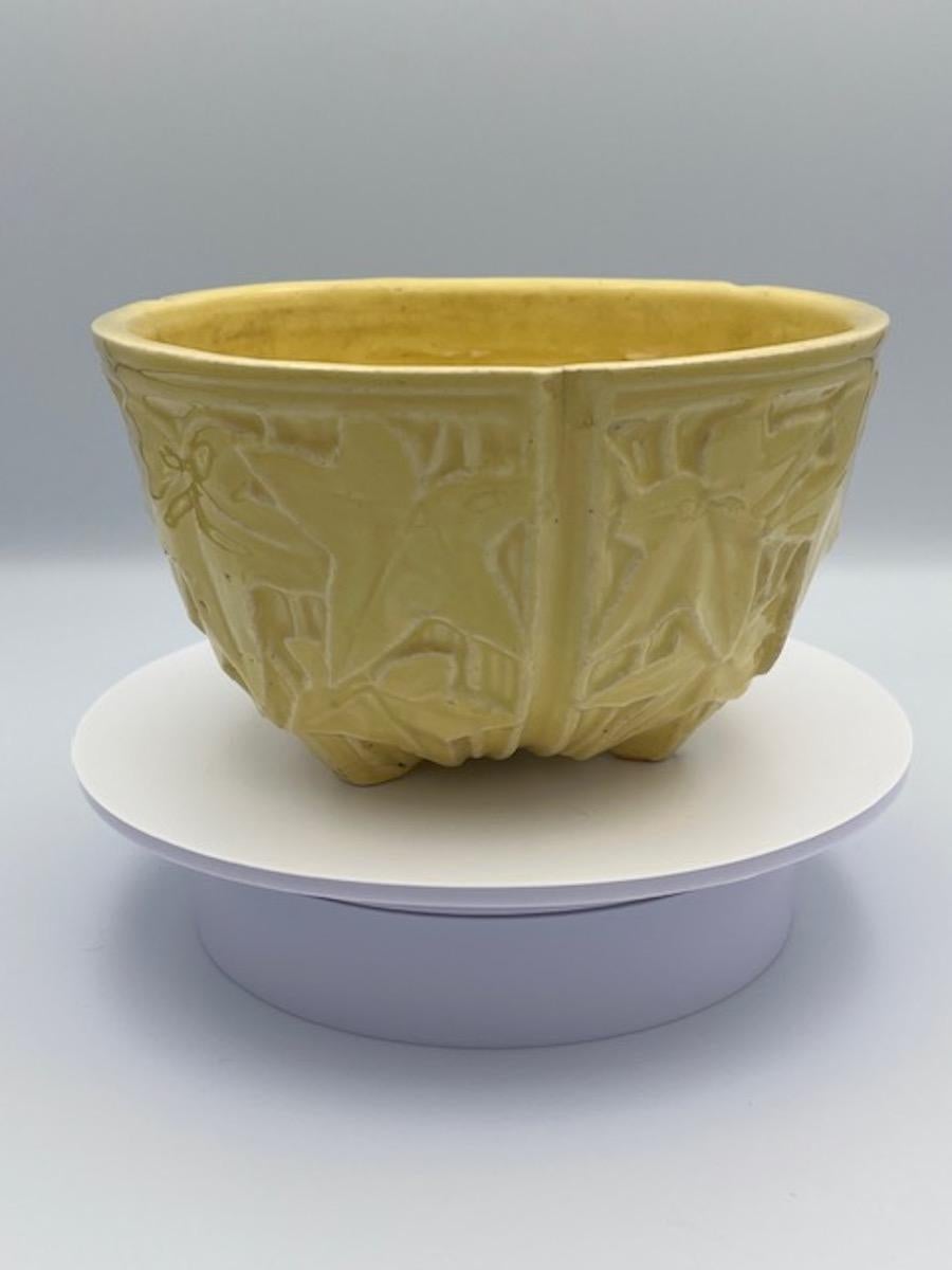 1930's McCoy Pottery Hanging Ivy Basket Planter In Good Condition For Sale In Red Lion, PA