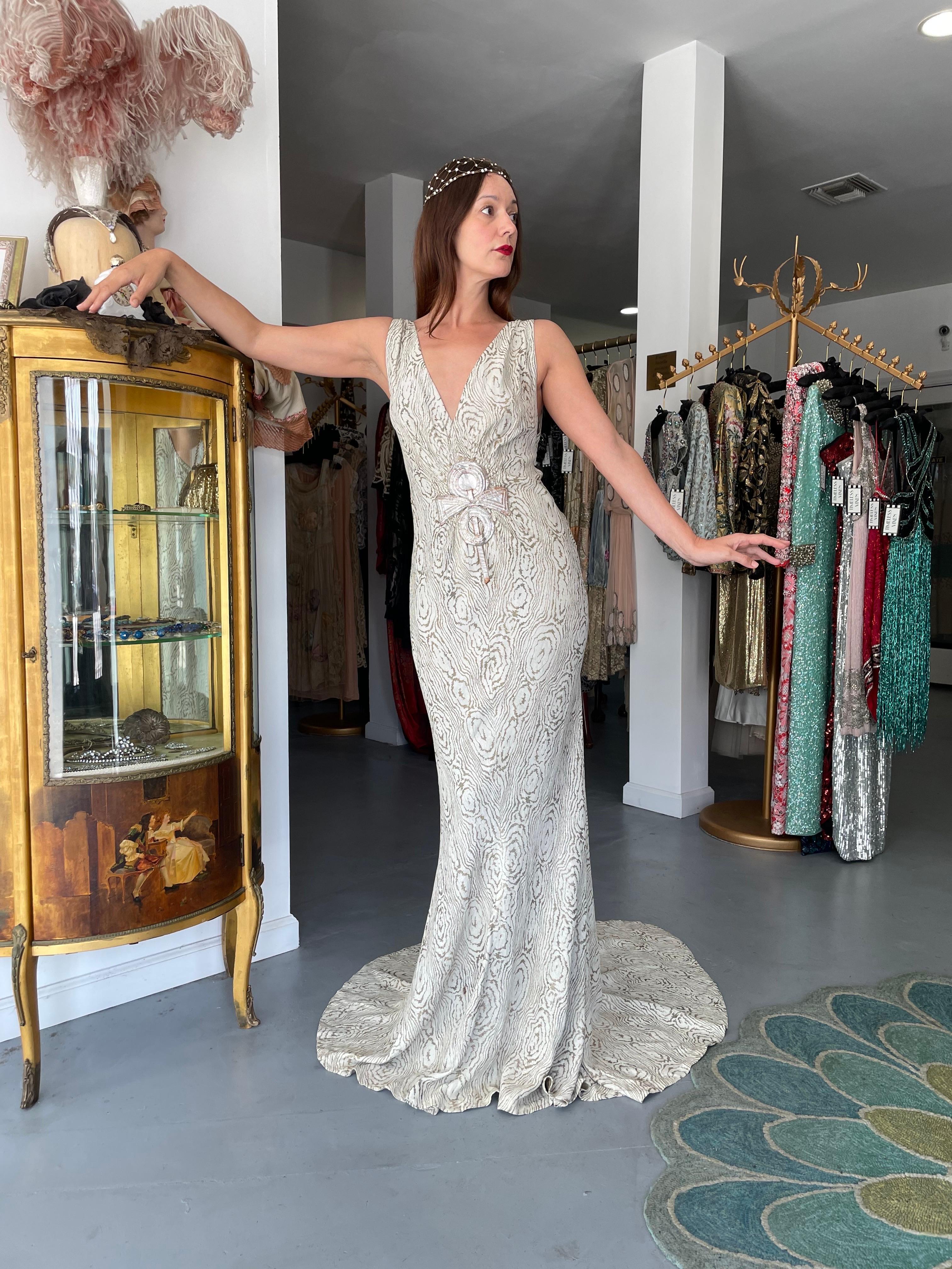 1930's Metallic Wood-Patterned Lamé Deco Appliqué Bias-Cut Trained Bridal Gown In Good Condition In Beverly Hills, CA
