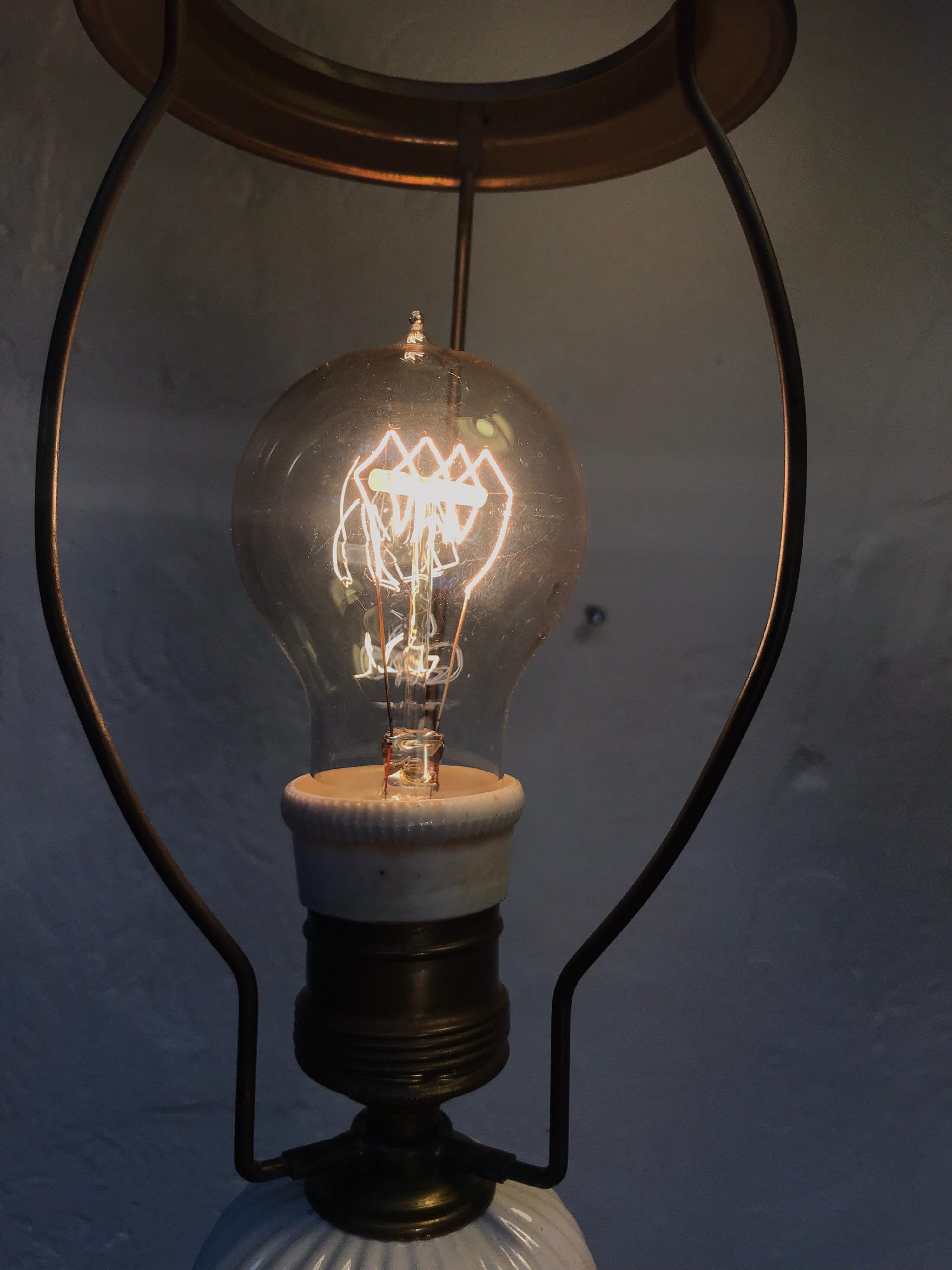 1930s Michael Andersen ceramic table lamp.
Classic Art Deco style with a lovely patina to the glaze.
Ceramic and brass bulb holder.
Rewired and ready to use.
Inline Bakelite on/off switch.
Makers label still on the base and the Michael Andersen logo