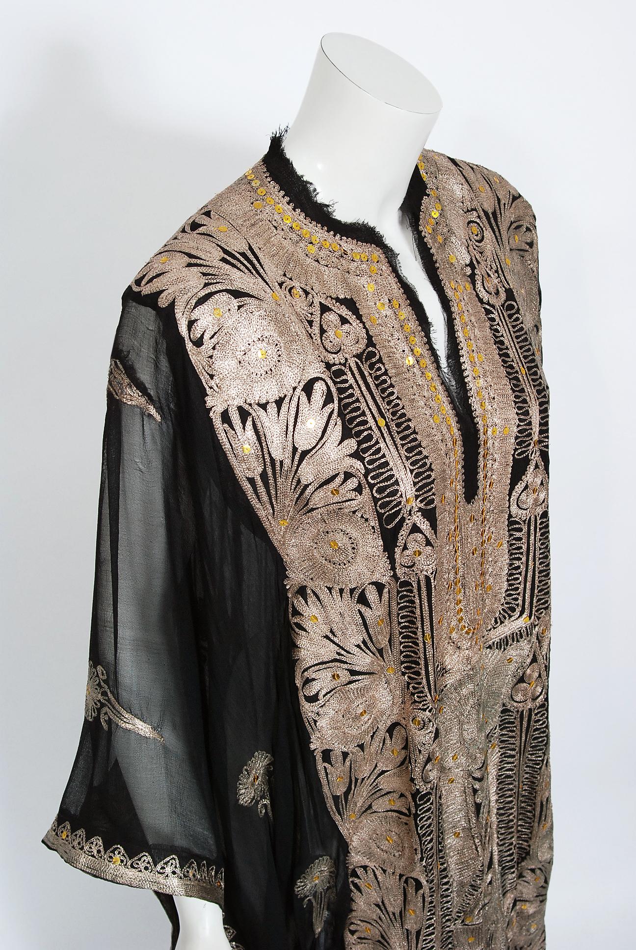 Caftan couture vintage des années 1930 en mousseline de soie noire transparente brodée d'or métallisé Bon état à Beverly Hills, CA