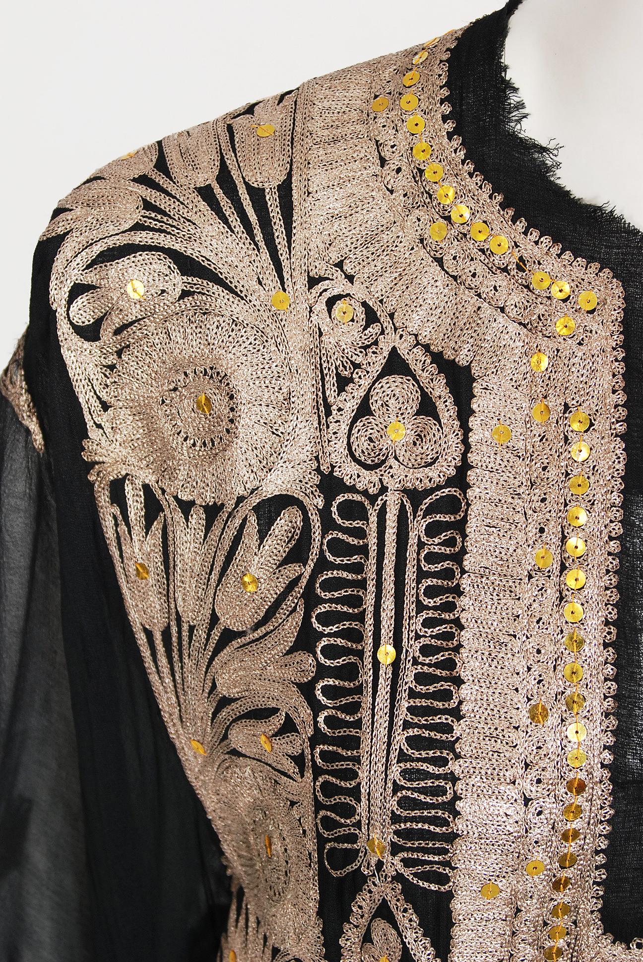  Caftan couture vintage des années 1930 en mousseline de soie noire transparente brodée d'or métallisé Unisexe 