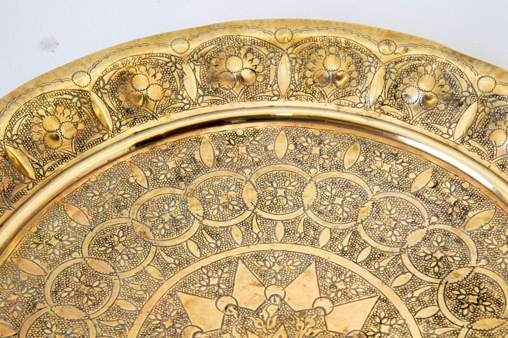 1930s Middle Eastern Round Brass Tray 23.5 in. Diameter For Sale 10