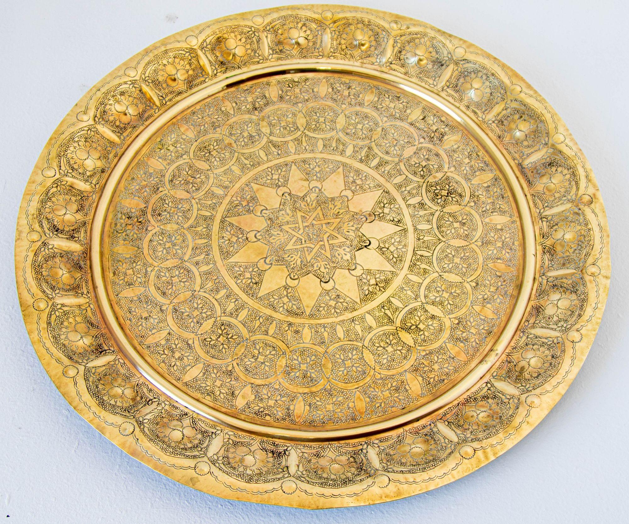 1930s Middle Eastern Round Brass Tray 23.5 in. Diameter For Sale 11