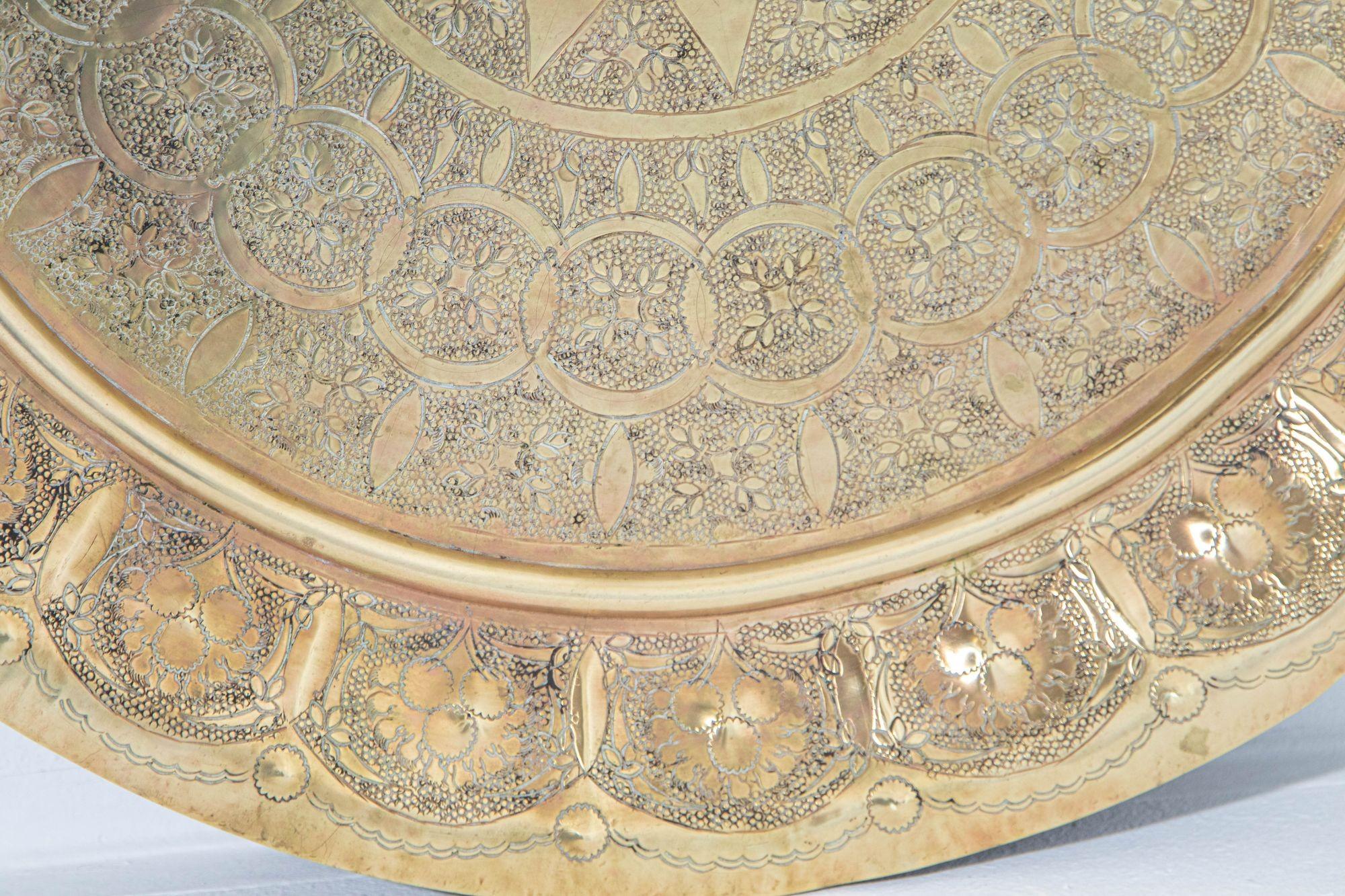 20th Century 1930s Middle Eastern Round Brass Tray 23.5 in. Diameter For Sale