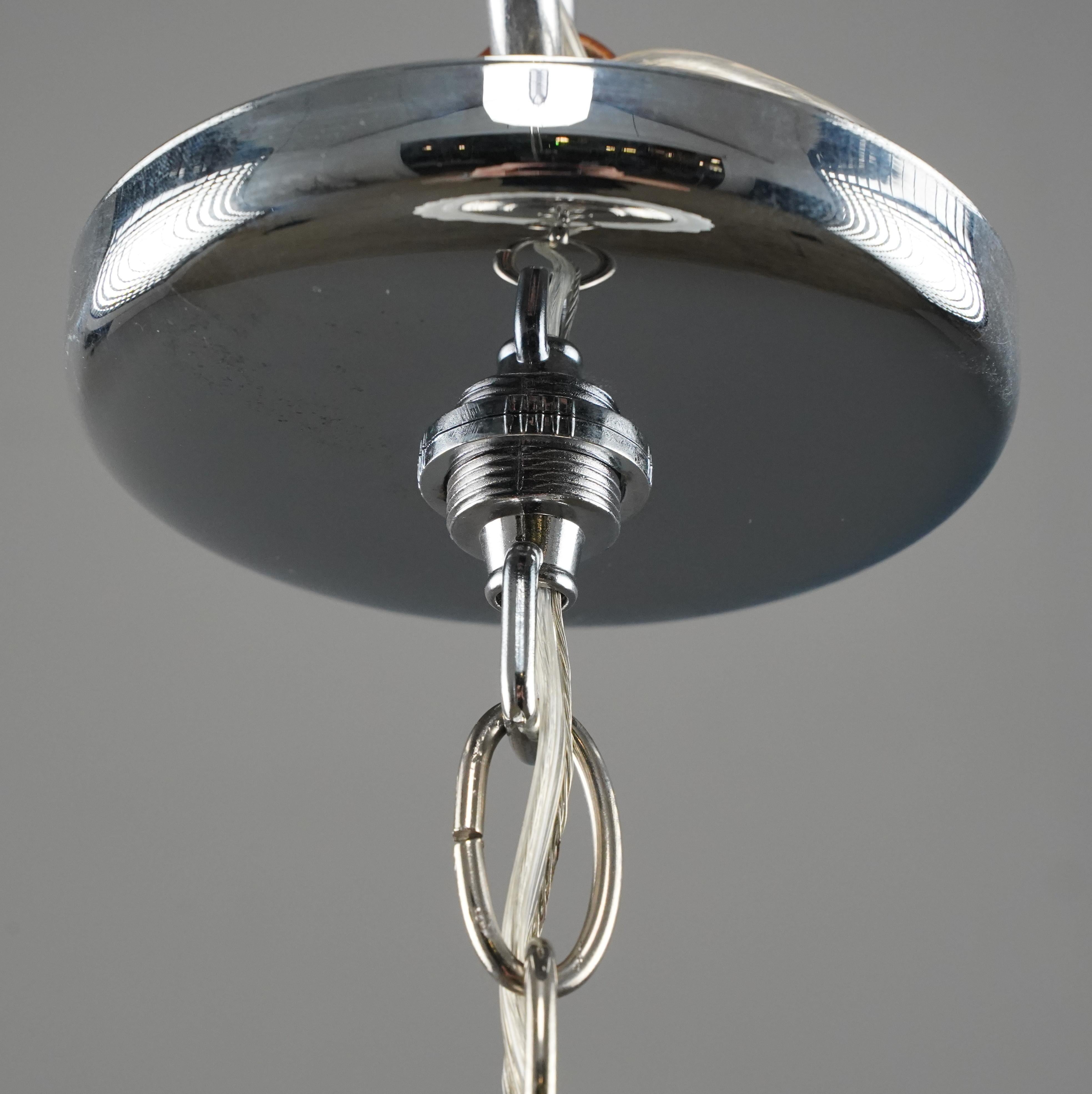 Lampada a sospensione a forma di grattacielo in vetro lattiginoso Art Deco del 1930 in vendita 6
