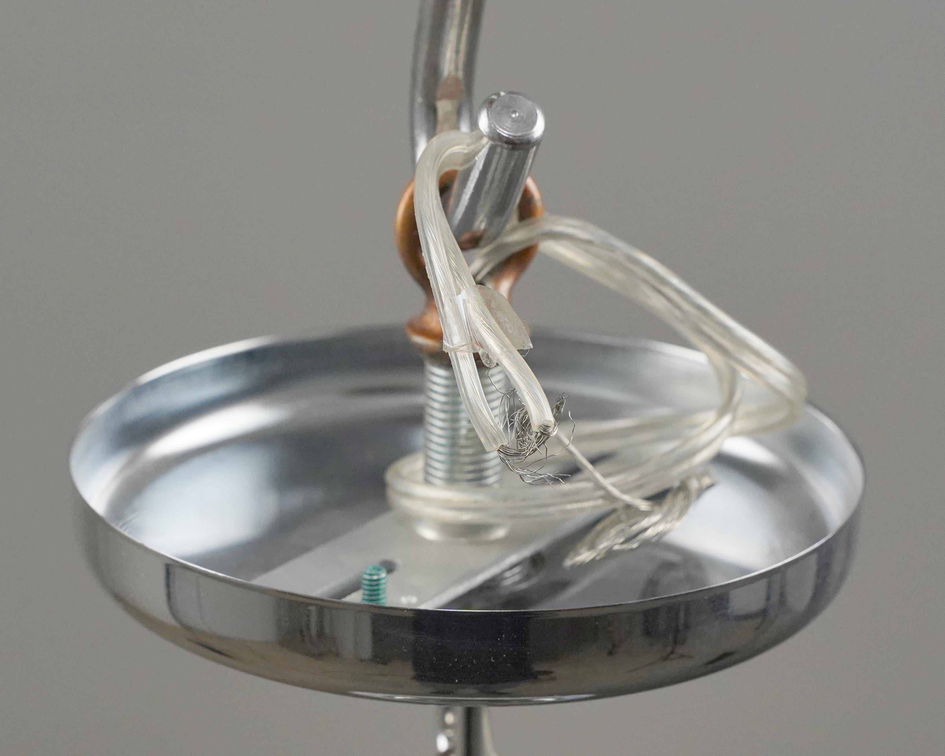 Lampada a sospensione a forma di grattacielo in vetro lattiginoso Art Deco del 1930 in vendita 8