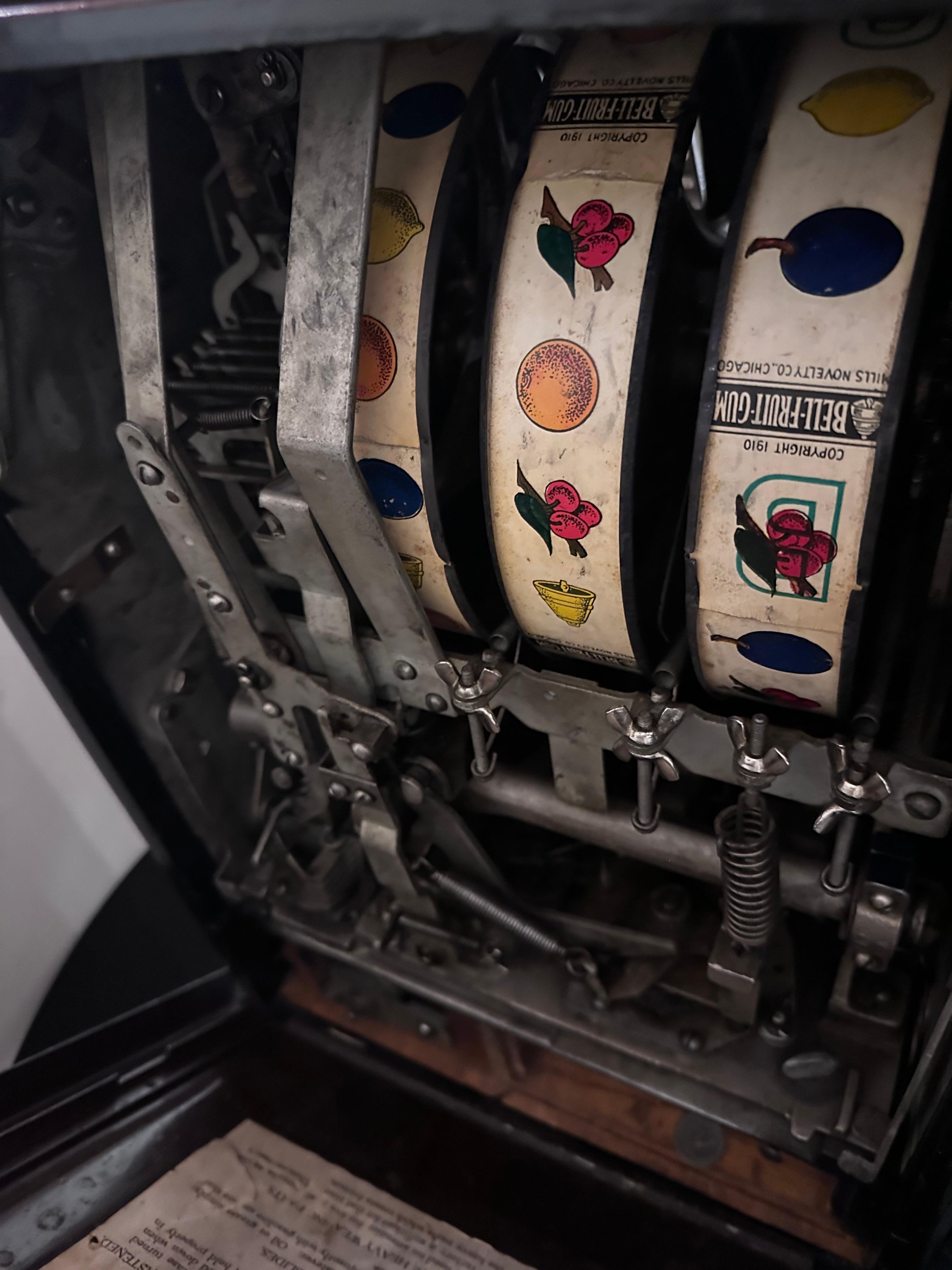 1930’s Mills Novelty Horsehead Bonus Slot Machine 3