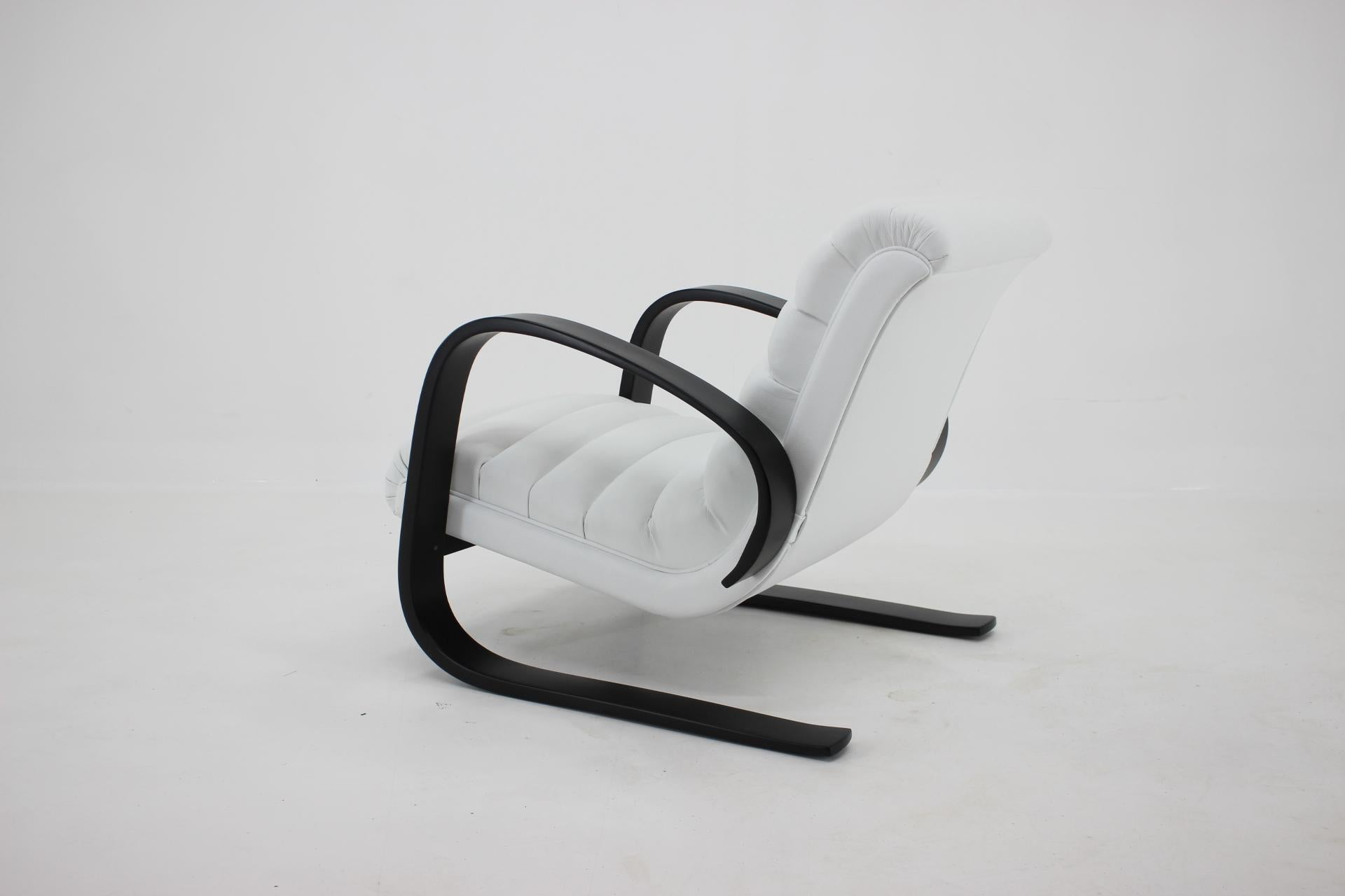 1930s Miroslav Navratil Lounge Chair in White Leather For Sale 1