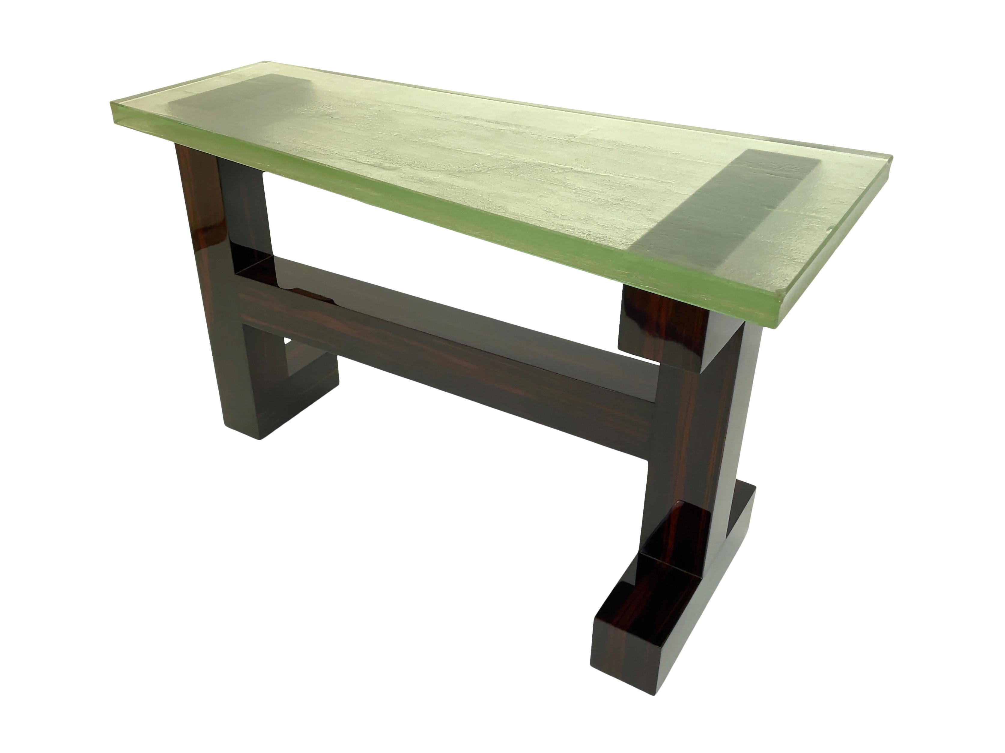Français Table console Art déco moderniste des années 1930 en bois de macassar et plateau en verre épais en vente