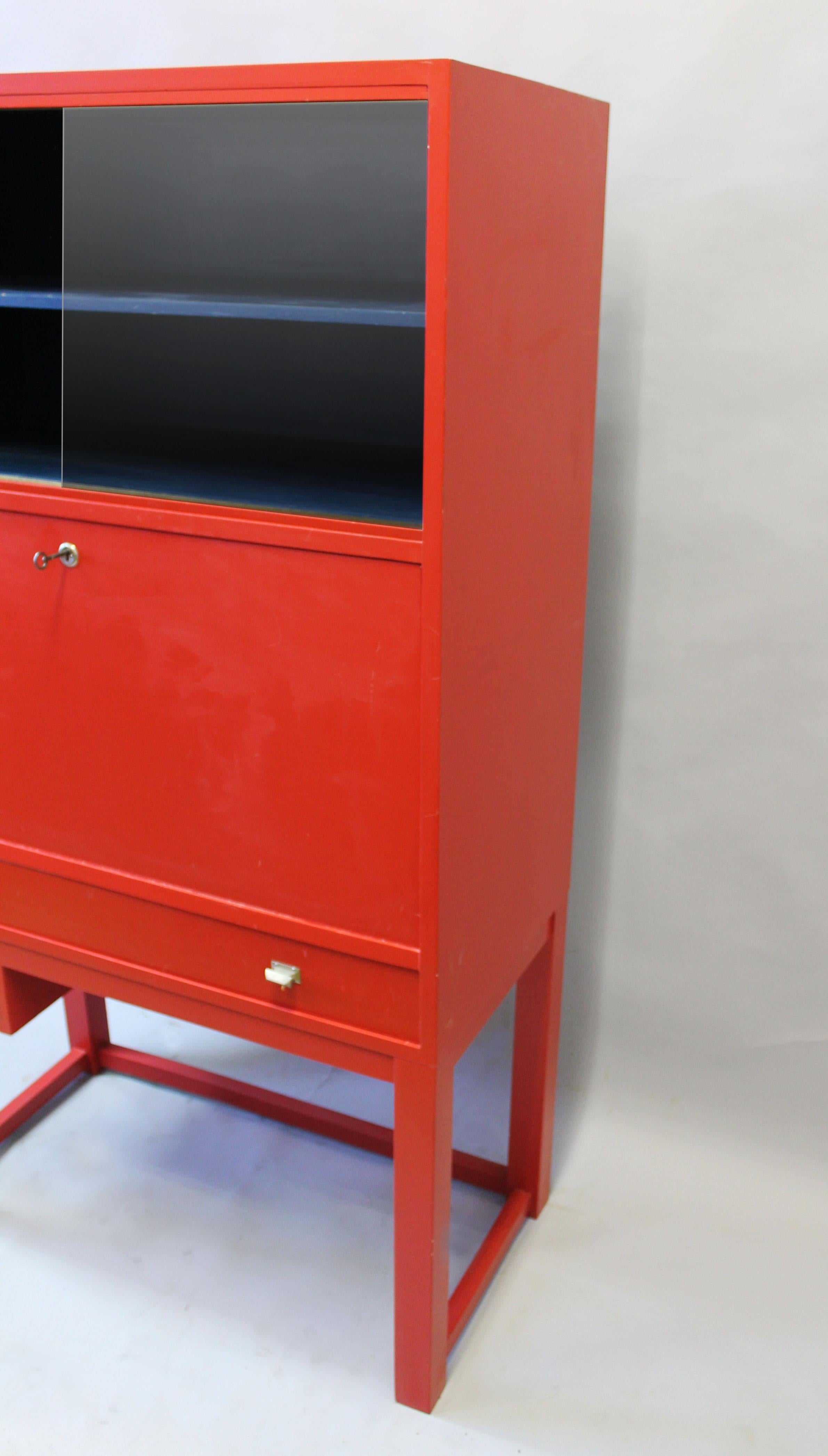 Milieu du XXe siècle Armoire moderniste des années 1930 en vente
