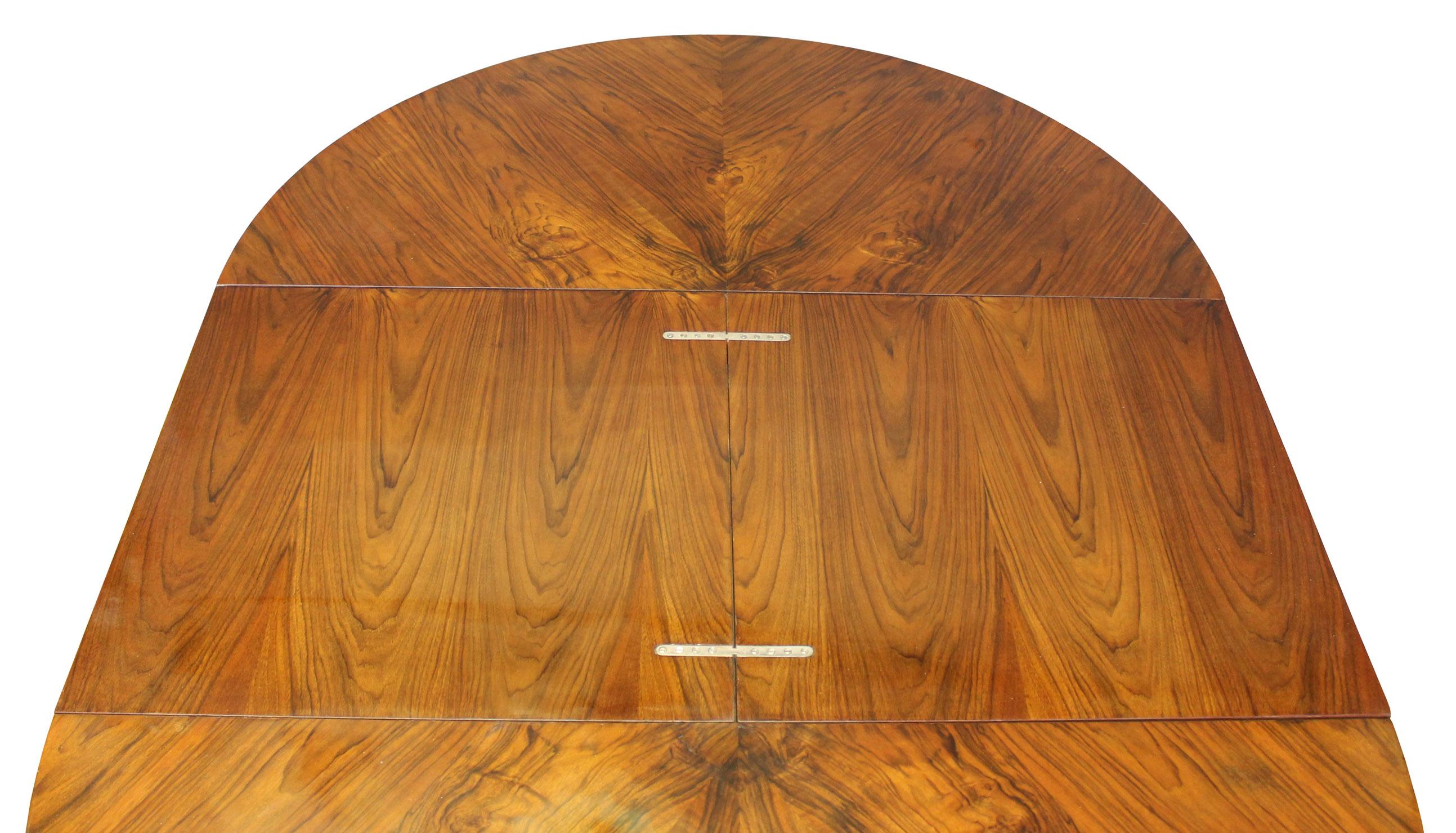 1930s Modernist Extendable Dining Table In Good Condition For Sale In Brno, CZ