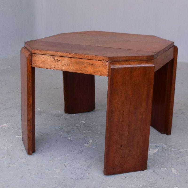 Octagonal coffee table 1930 modernist dimension to take dimension height 38 cm for u tray diameter of 102 cm.

Additional information:
Style: 30s
Material: Fruit wood.