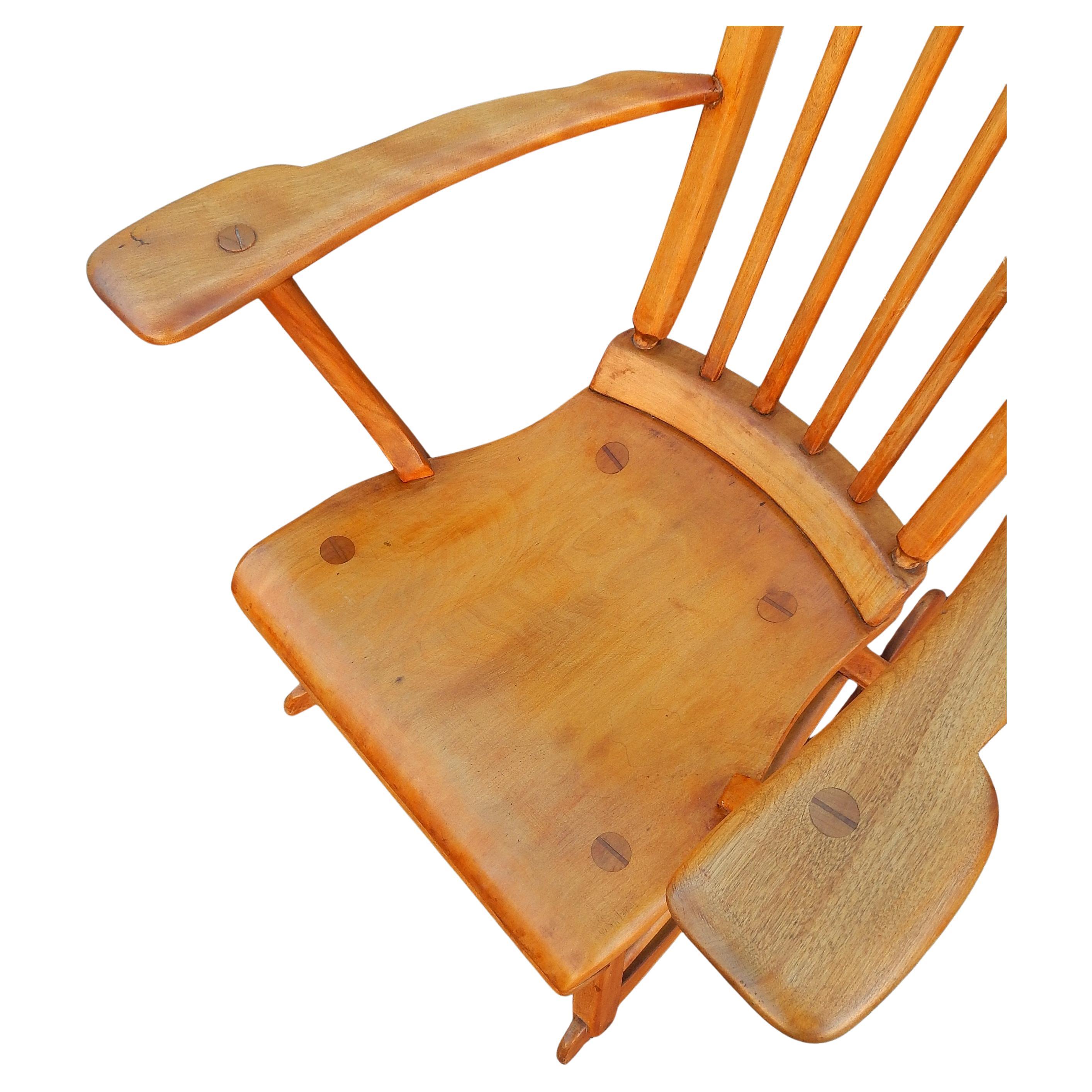 1930's Modernist Rocking Lounge Chair by Scandinavian designer Herman De Vries (Holz) im Angebot