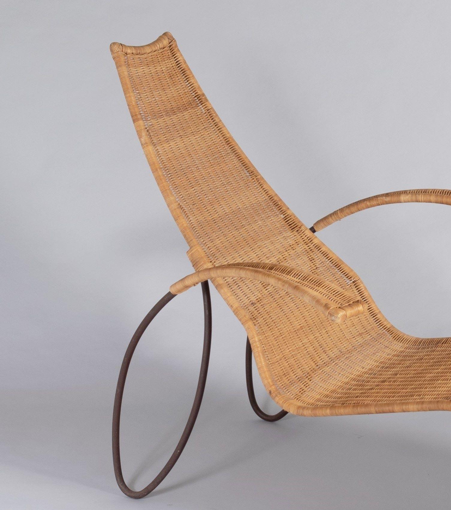 1930s Modernist Wrought Iron Frame Wicker Sun Longer Chaise with Arms + Footrest For Sale 4