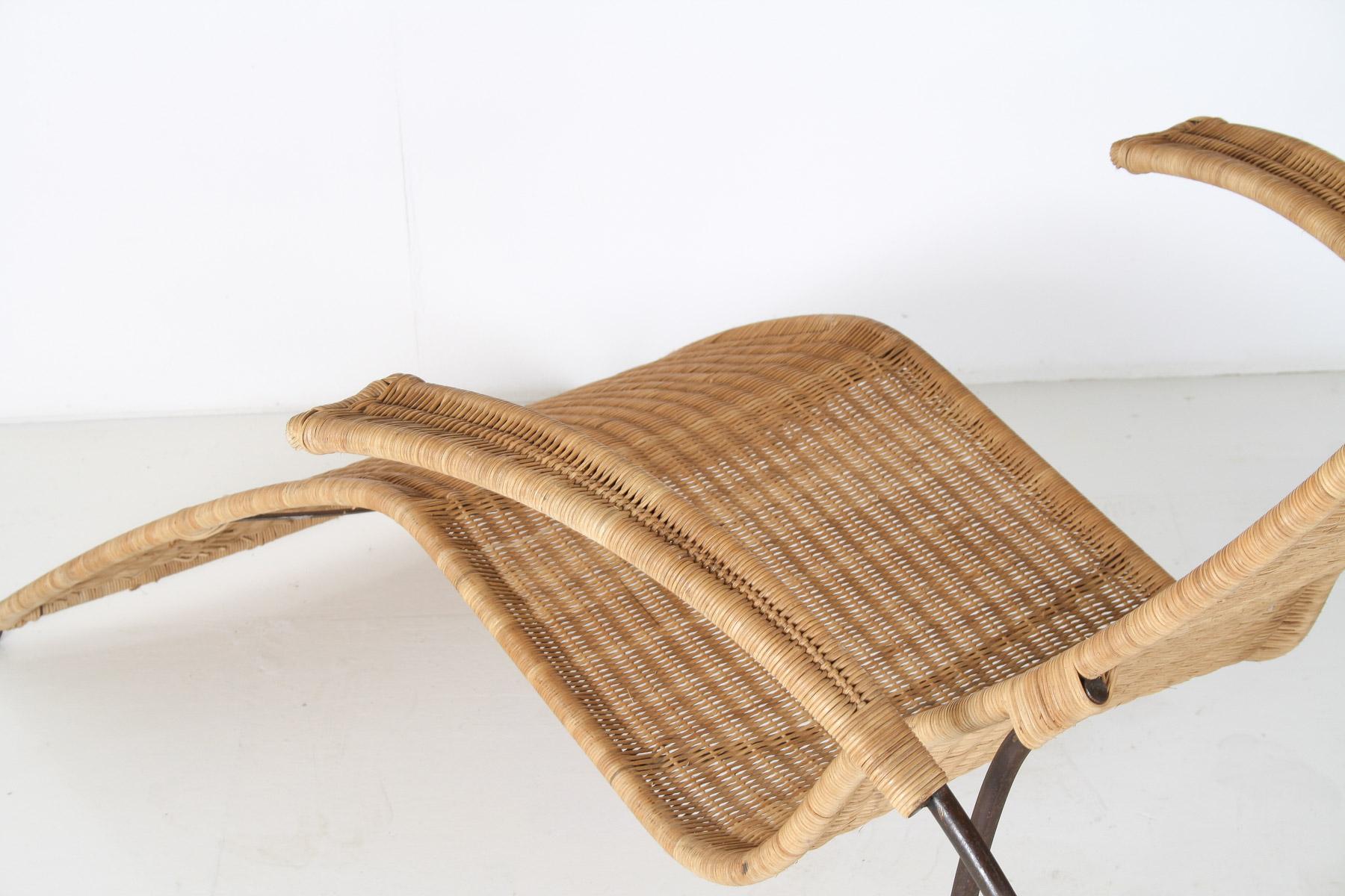 1930 Modernista Marco de Hierro Forjado Sol de Mimbre Chaise Longer con Brazos + Reposapiés en venta 4