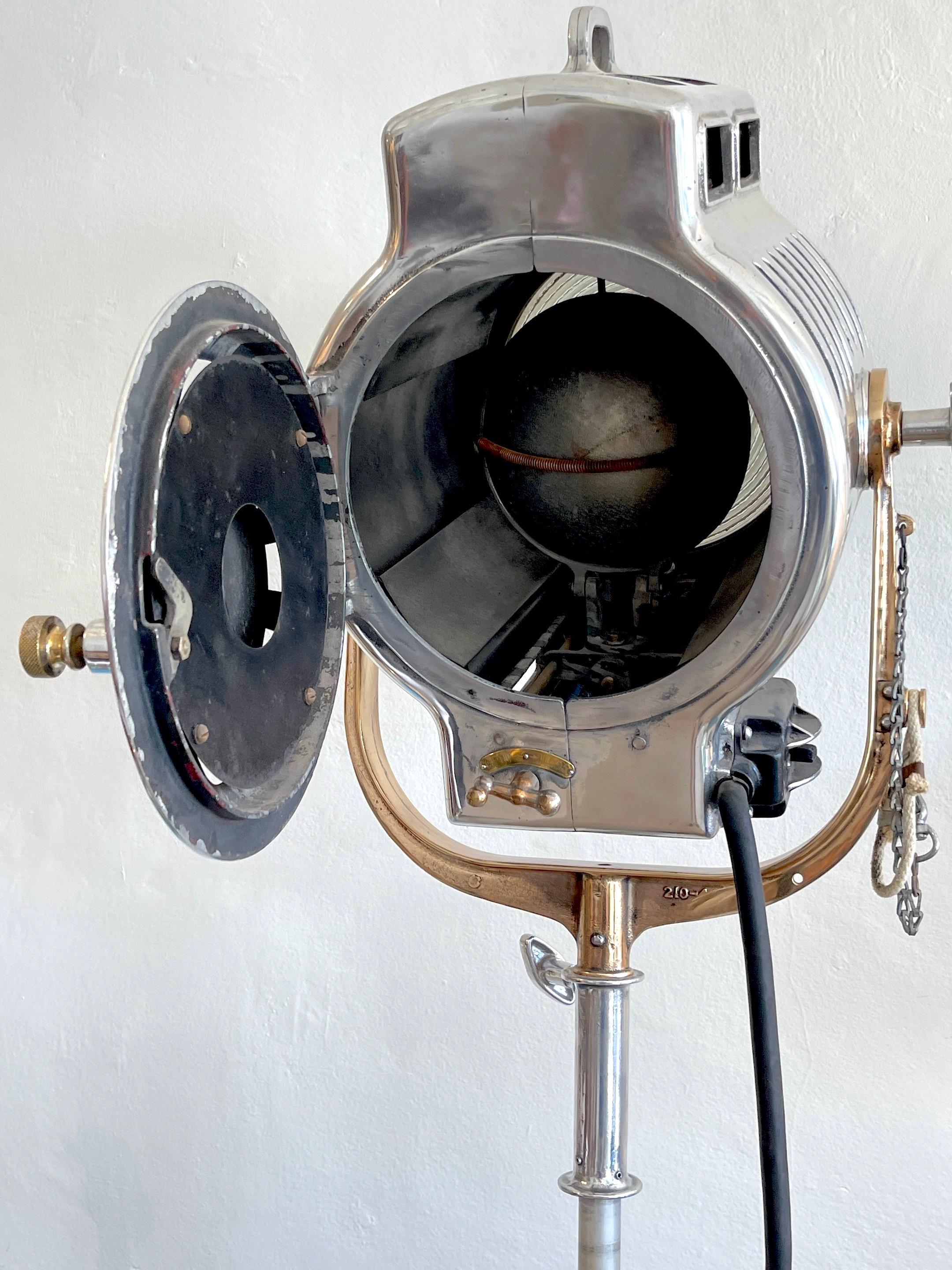 1930er Mole-Richardson, Hollywood CA, Film-Set-Licht, Modell 210, #2487, restauriert im Angebot 2