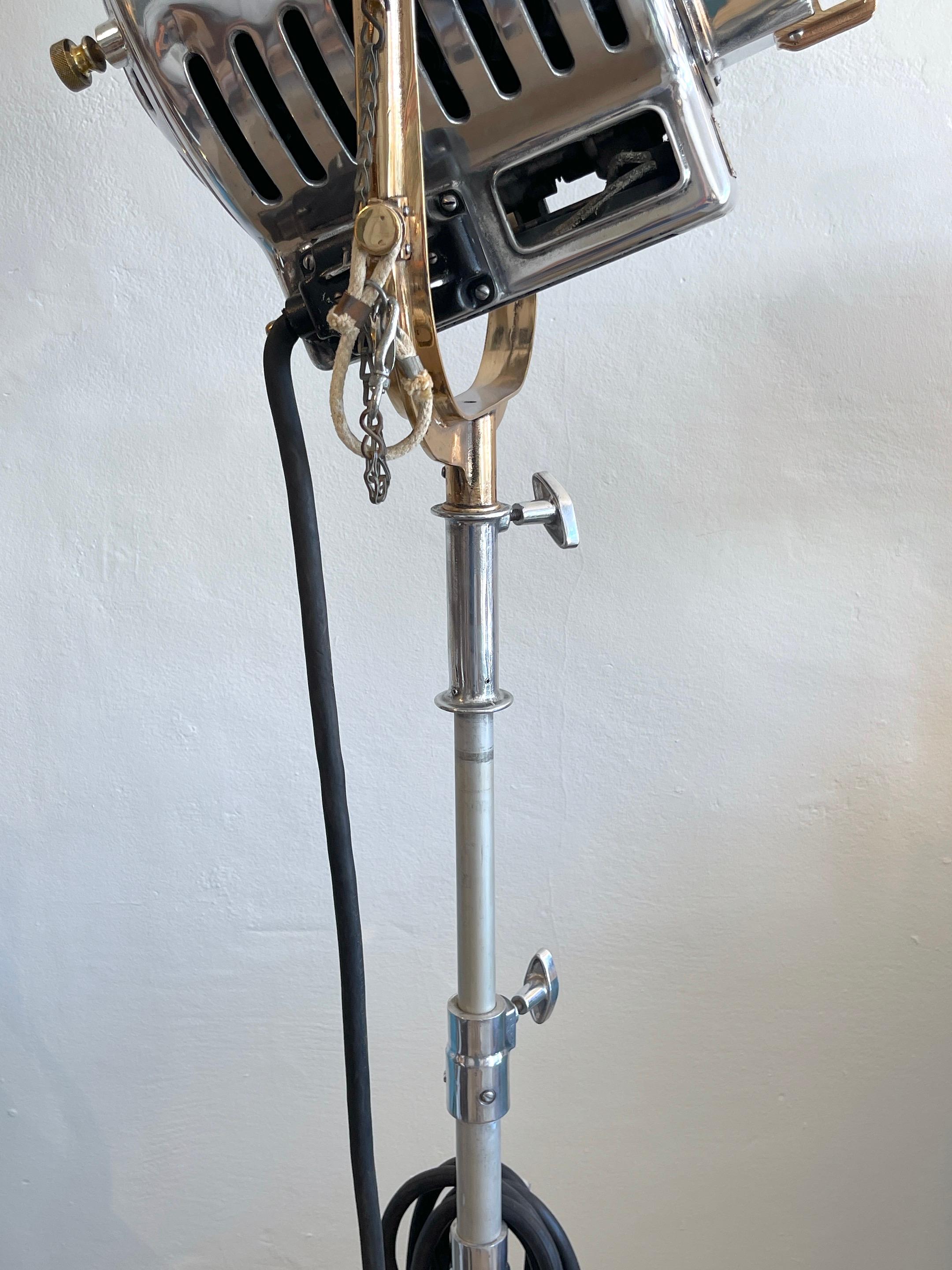1930er Mole-Richardson, Hollywood CA, Film-Set-Licht, Modell 210, #2487, restauriert im Angebot 11