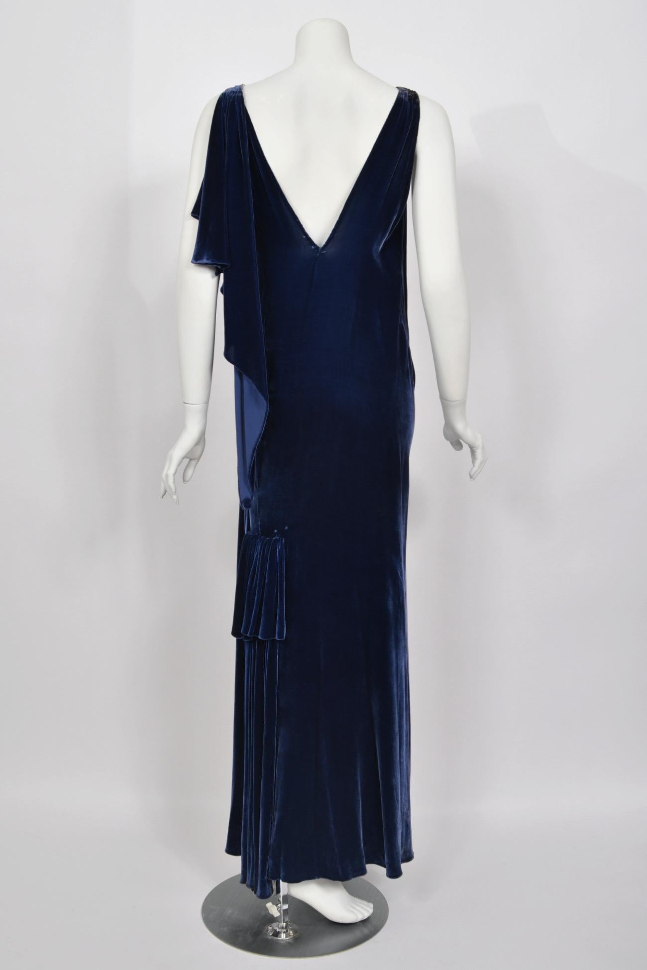 Robe asymétrique haute couture Molyneux des années 1930 en velours de soie bleu saphir coupée en biais en vente 10