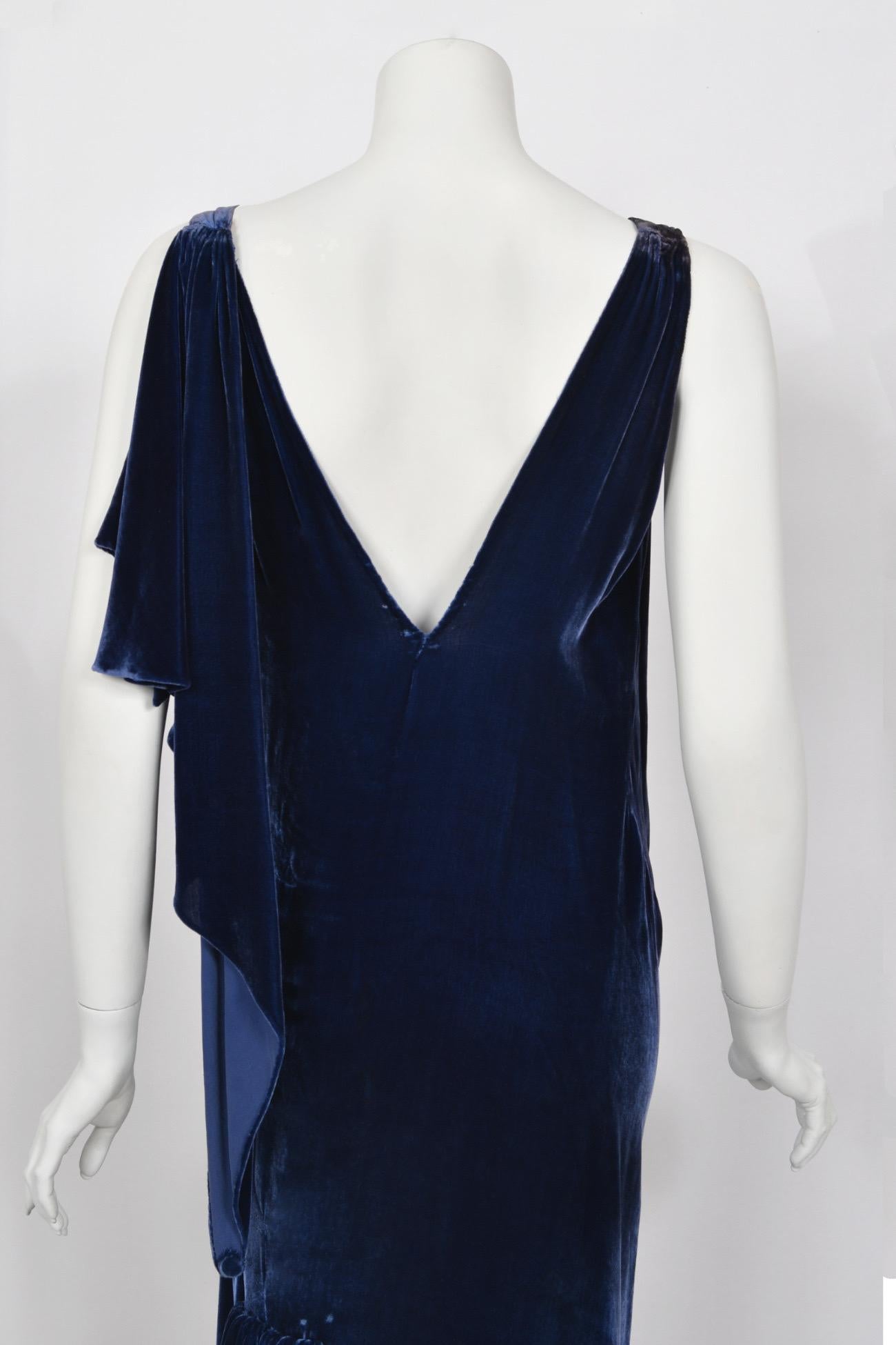Robe asymétrique haute couture Molyneux des années 1930 en velours de soie bleu saphir coupée en biais en vente 11