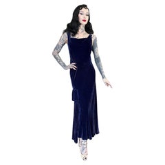 Robe asymétrique haute couture Molyneux des années 1930 en velours de soie bleu saphir coupée en biais