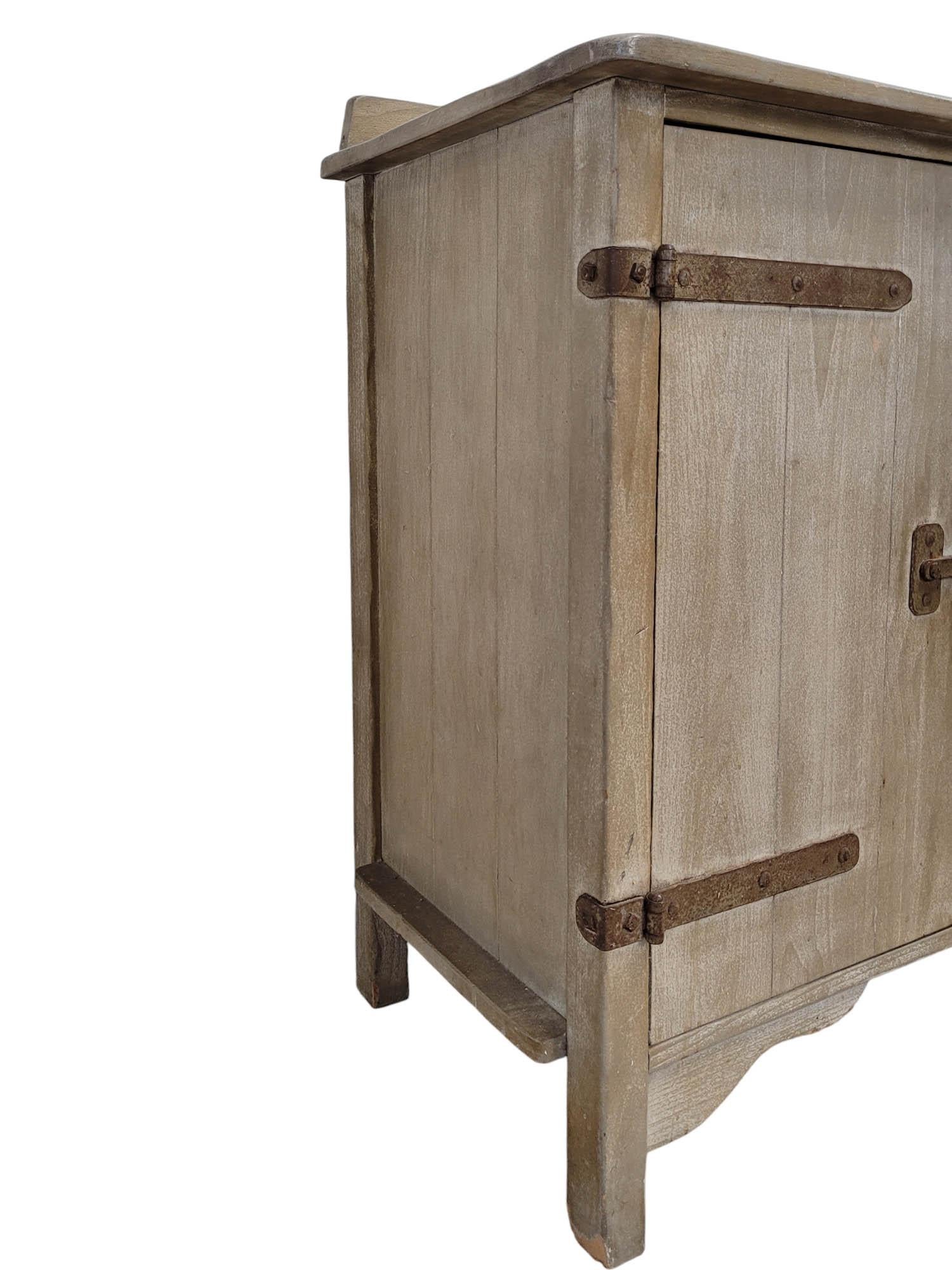 1930s Monterey Credenza in Straw Ivory For Sale 3