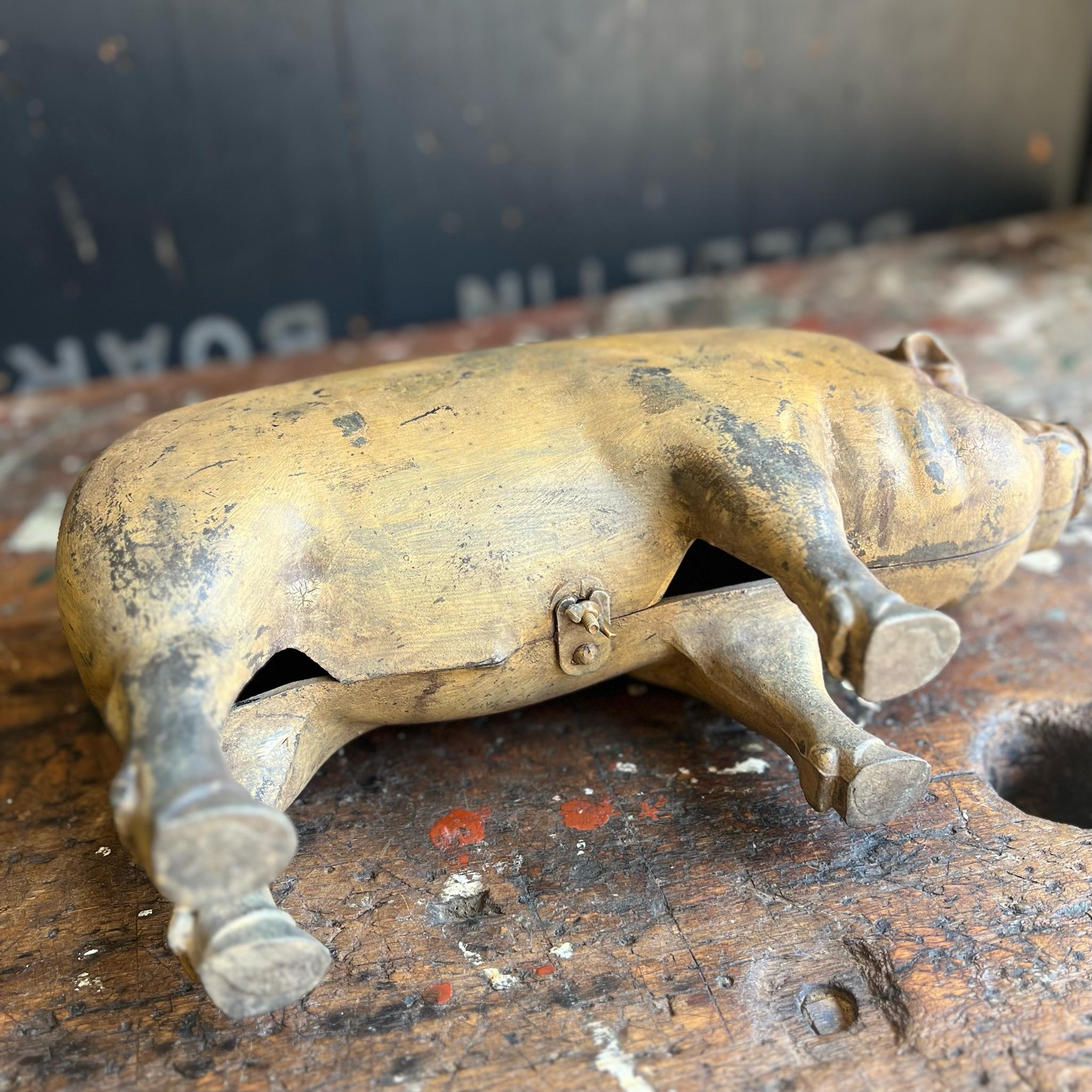 Figura di venditore di maiali anatomici in ghisa della Moorman Farm Feeds del 1930 in vendita 3