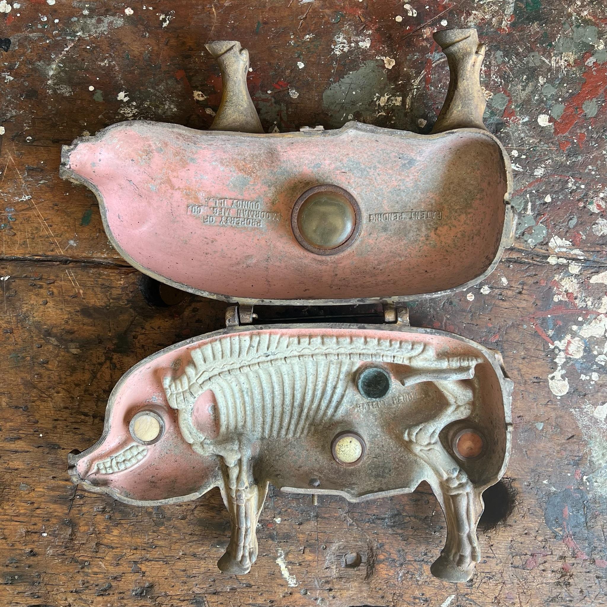Figura di venditore di maiali anatomici in ghisa della Moorman Farm Feeds del 1930 In condizioni buone in vendita a Lancaster, PA