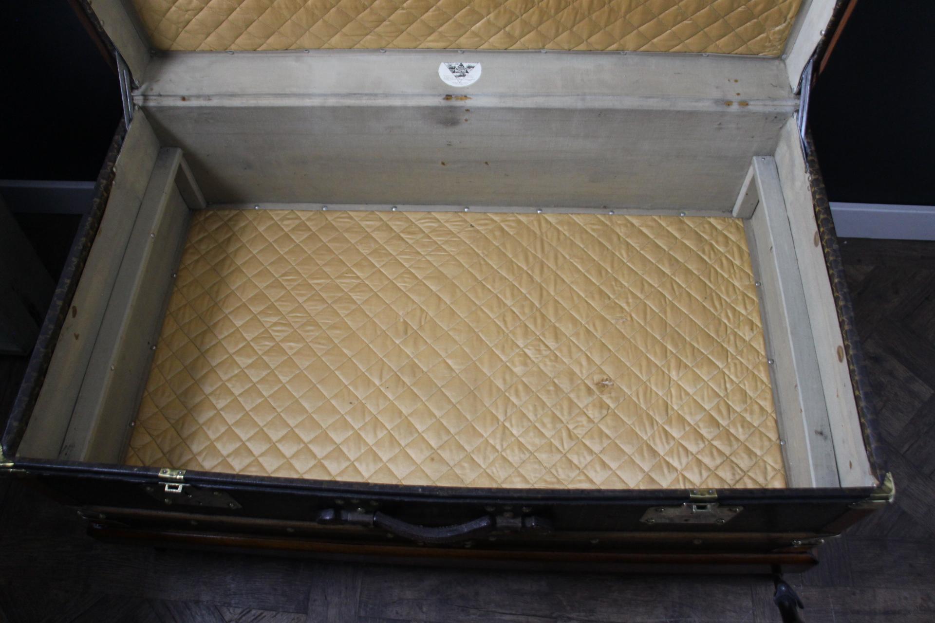 1930's Moynat Trunk with M Pattern, 90 cm Moynat Steamer Trunk, Moynat Trunk in vendita 12