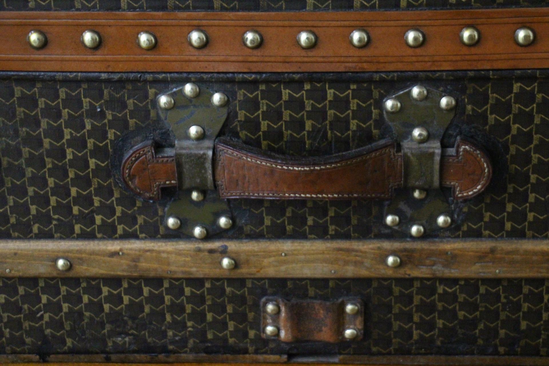 1930's Moynat Trunk with M Pattern, 90 cm Moynat Steamer Trunk, Moynat Trunk In condizioni buone in vendita a Saint-Ouen, FR