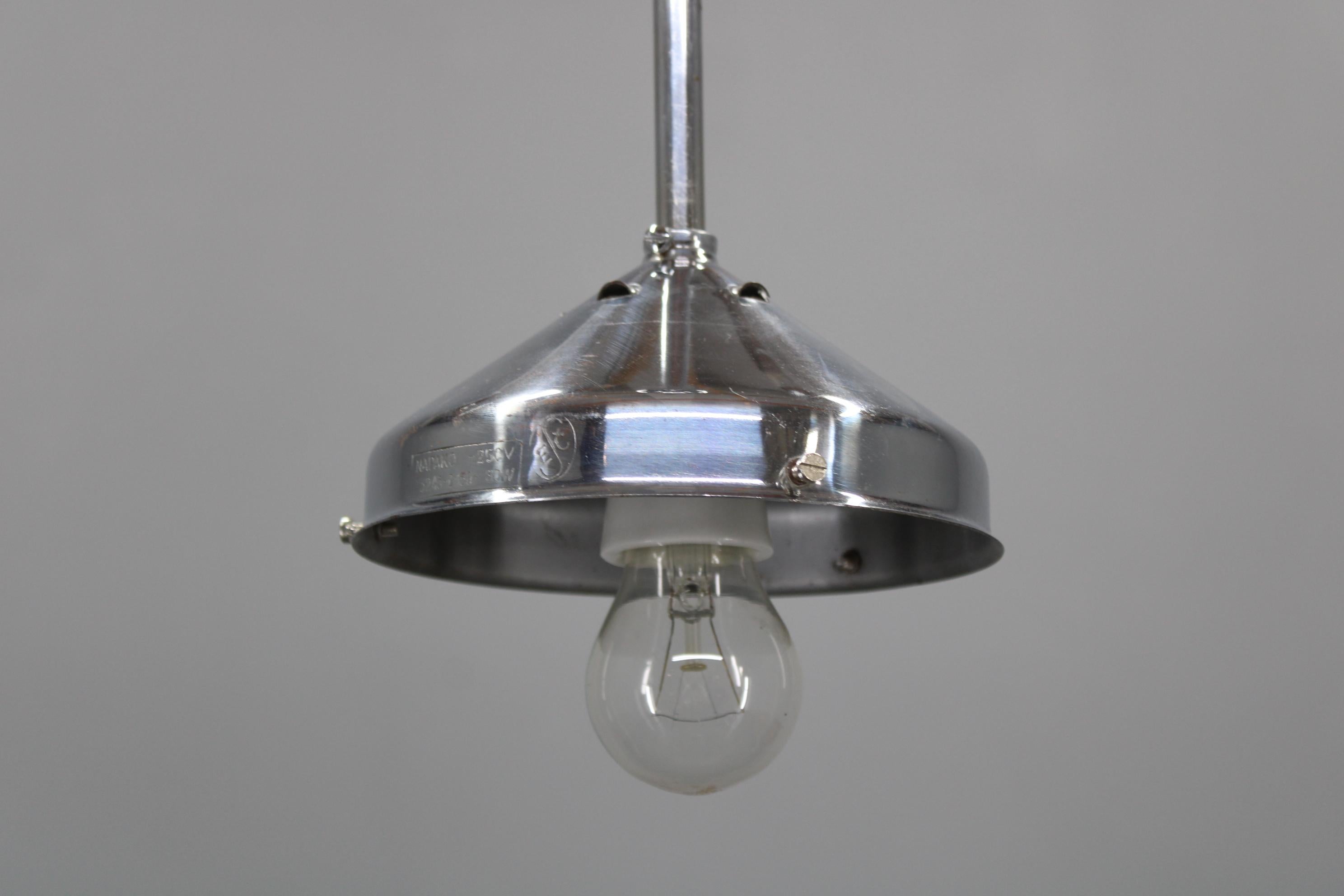 1930s NAPAKO Art Deco Pendant Light in Chrome and Glass, Restored, New Wiring For Sale 8