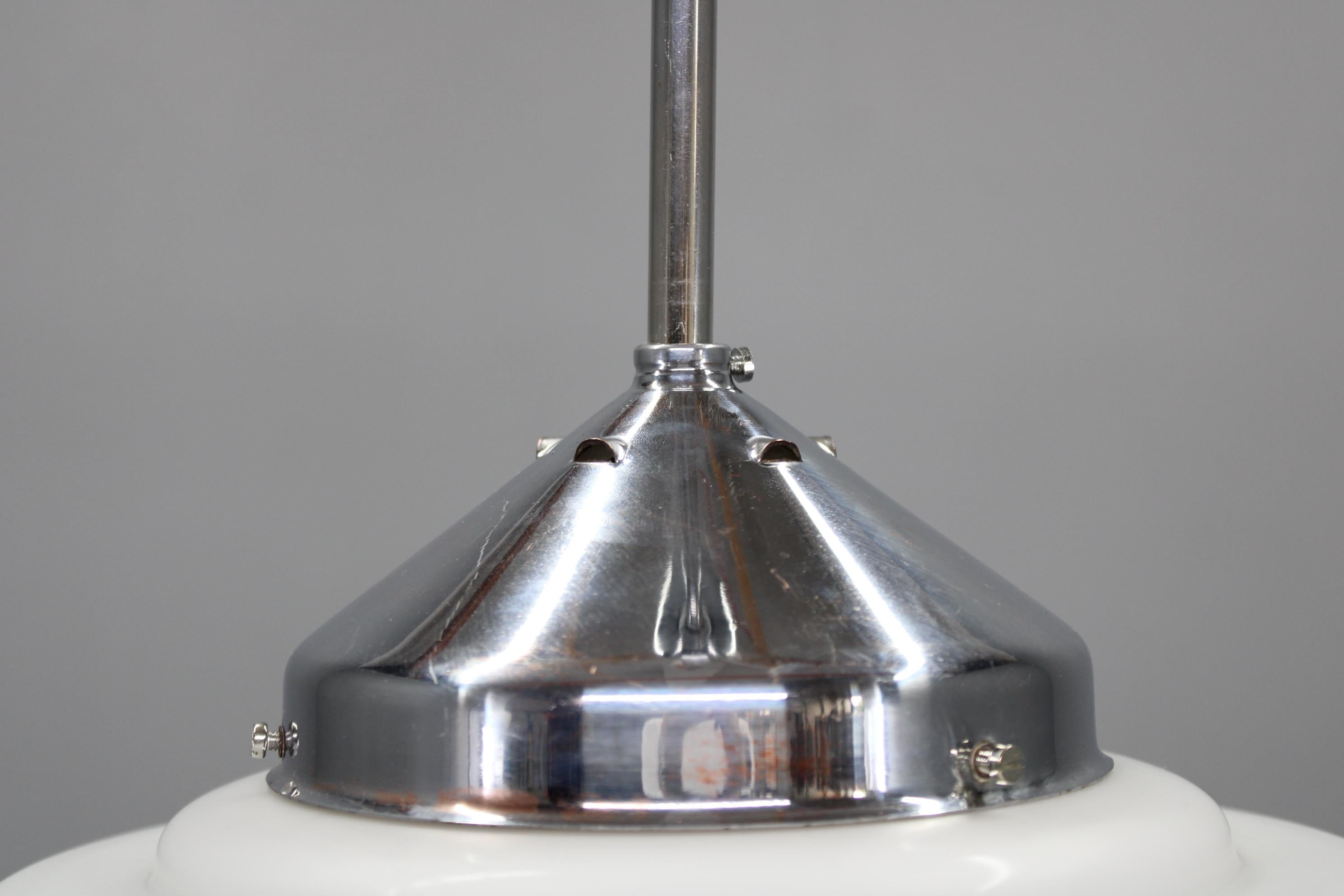 Polished 1930s NAPAKO Art Deco Pendant Light in Chrome and Glass, Restored, New Wiring For Sale