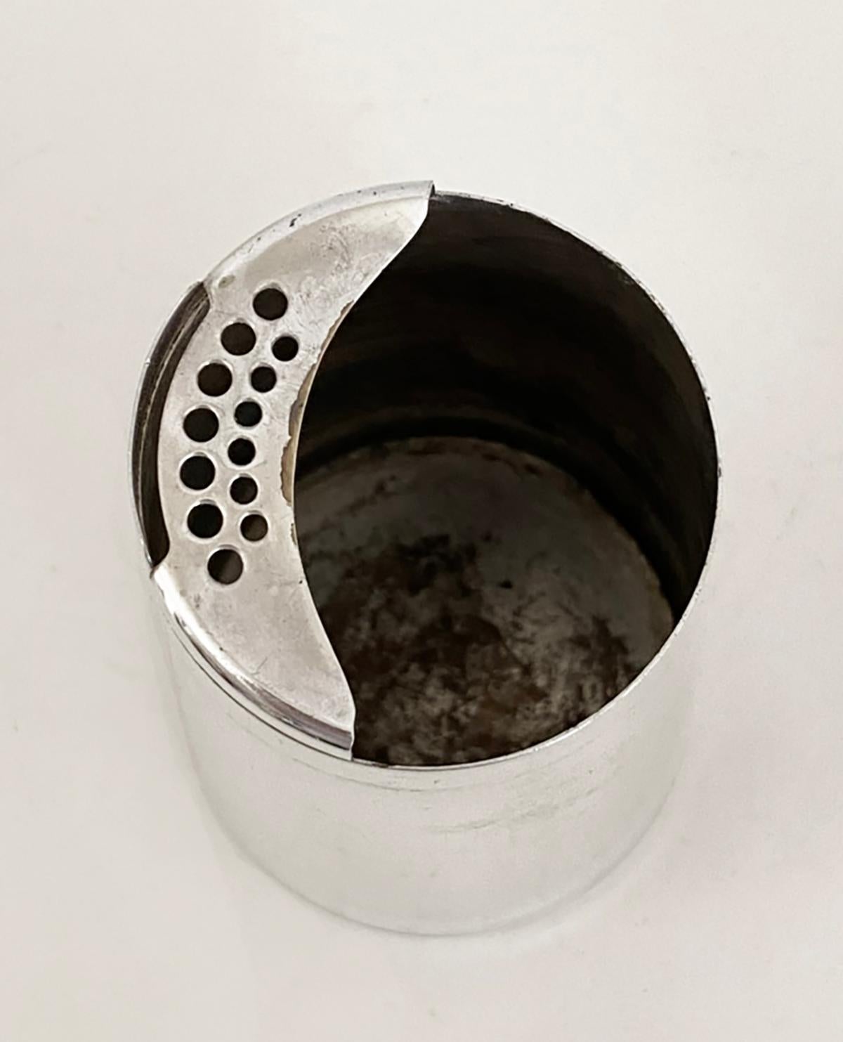 Shaker à cocktail en métal argenté Napier des années 1930, Design/One par Emil Schuelke en vente 3