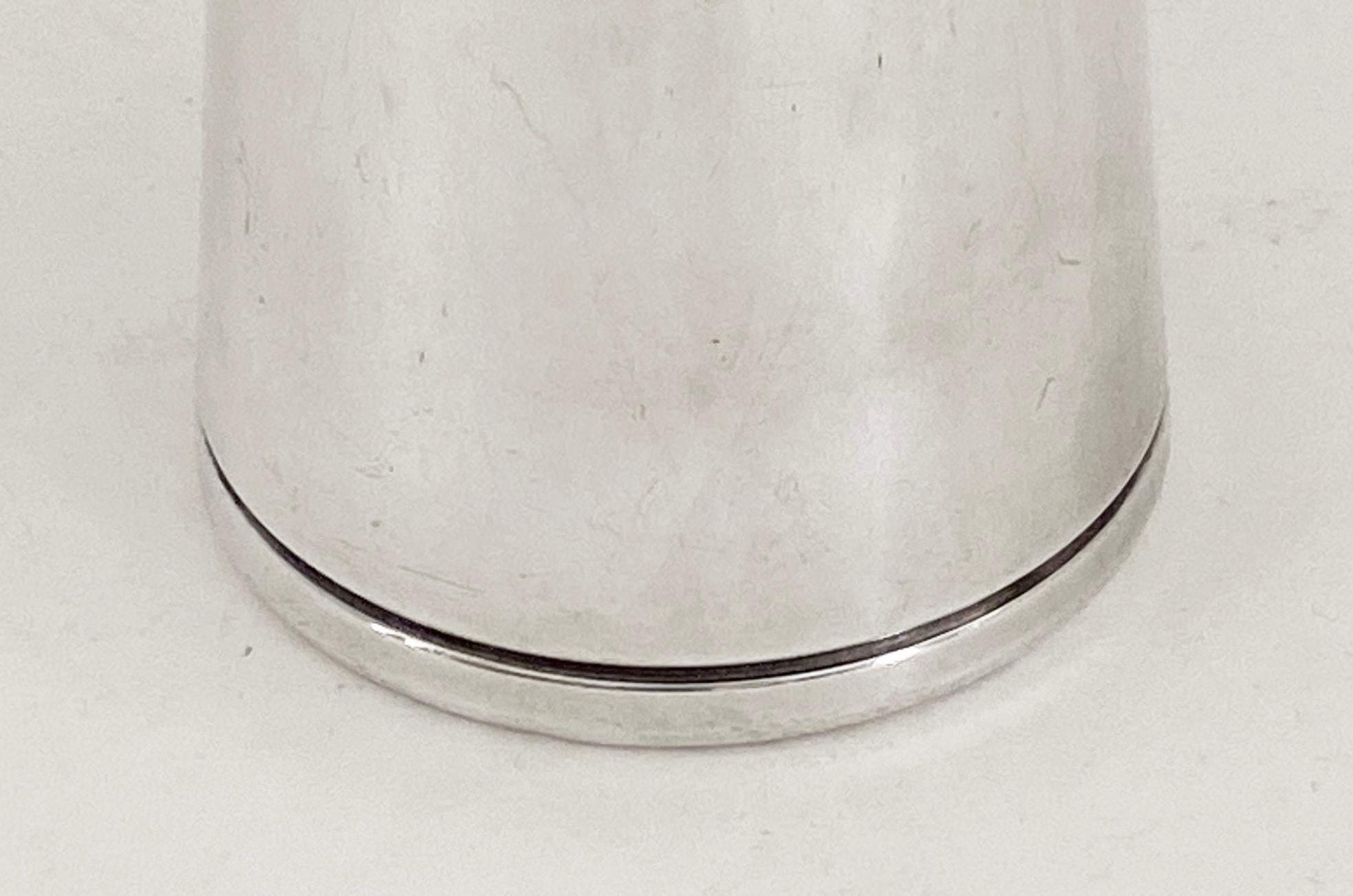 Nord-américain Shaker à cocktail en métal argenté Napier des années 1930, Design/One par Emil Schuelke en vente