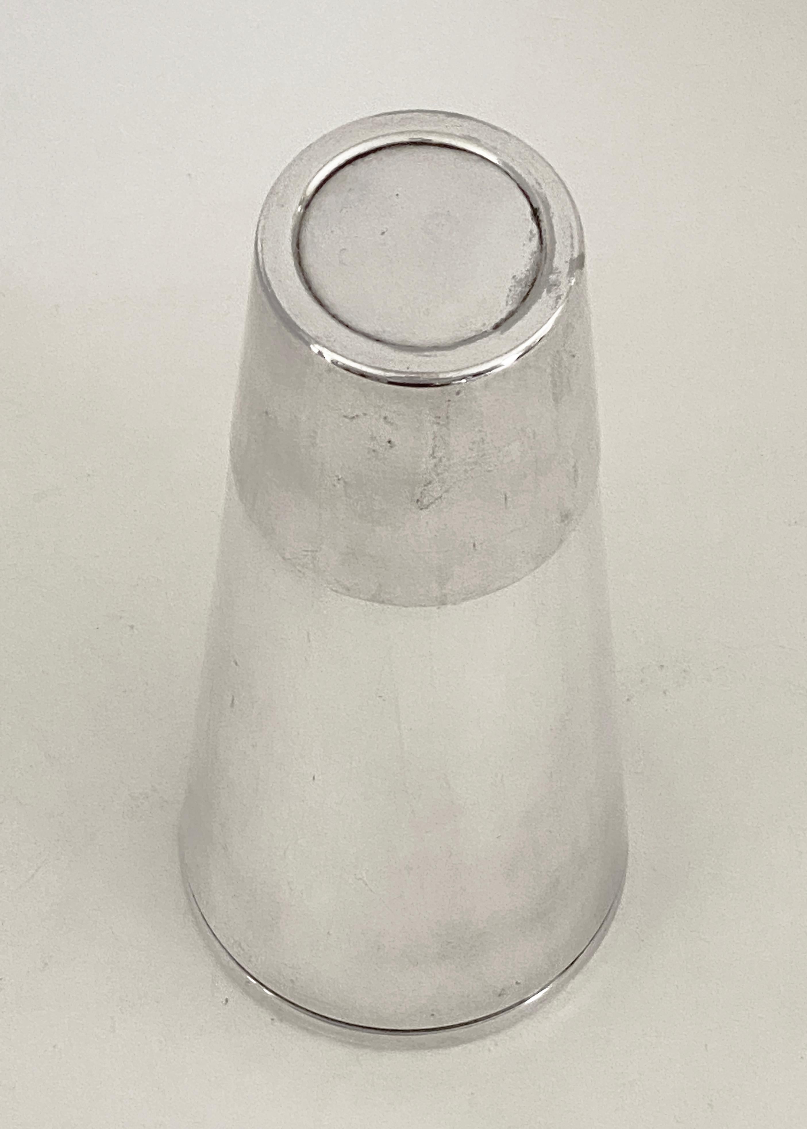 Plaqué argent Shaker à cocktail en métal argenté Napier des années 1930, Design/One par Emil Schuelke en vente