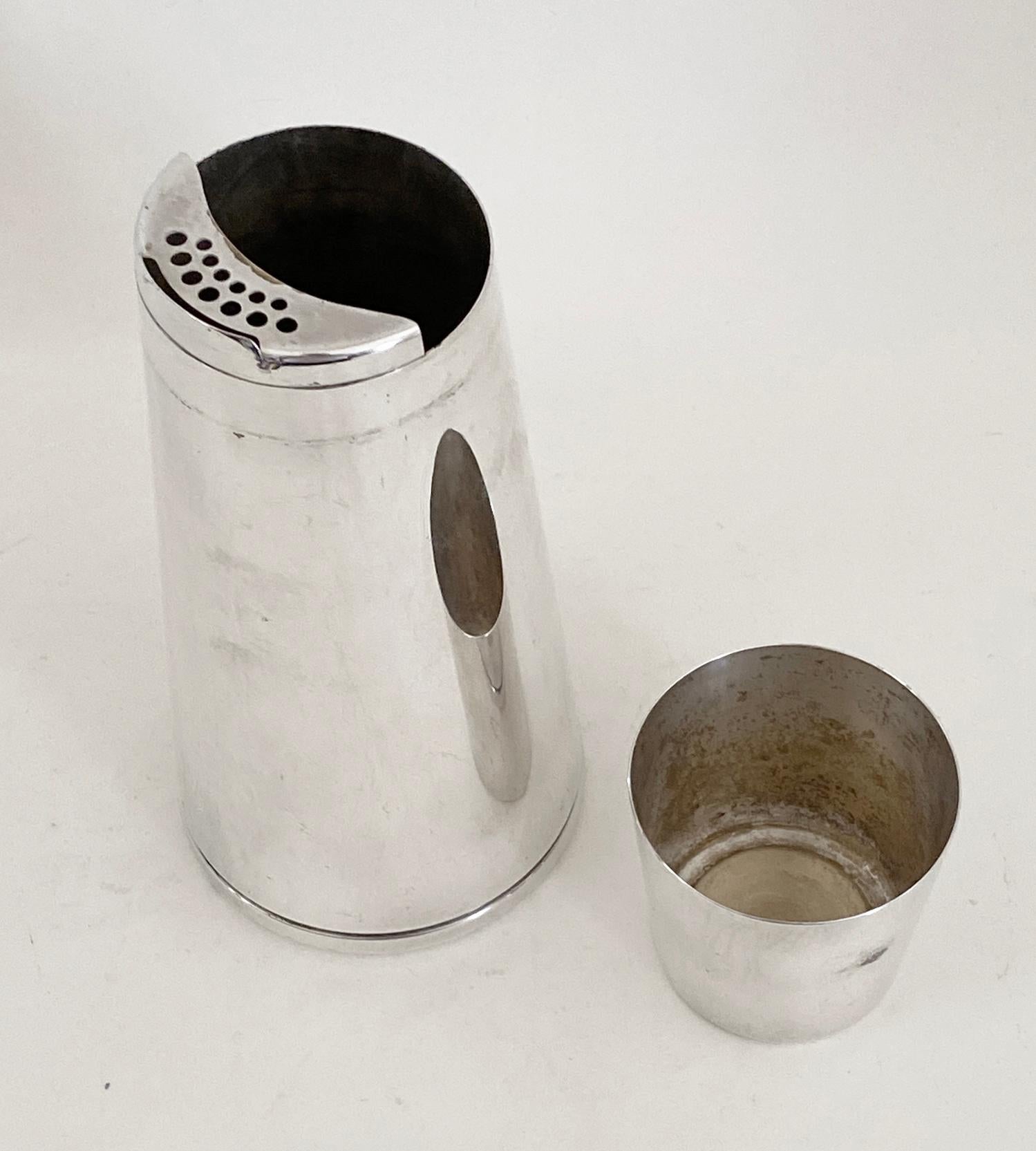 Shaker à cocktail en métal argenté Napier des années 1930, Design/One par Emil Schuelke en vente 2