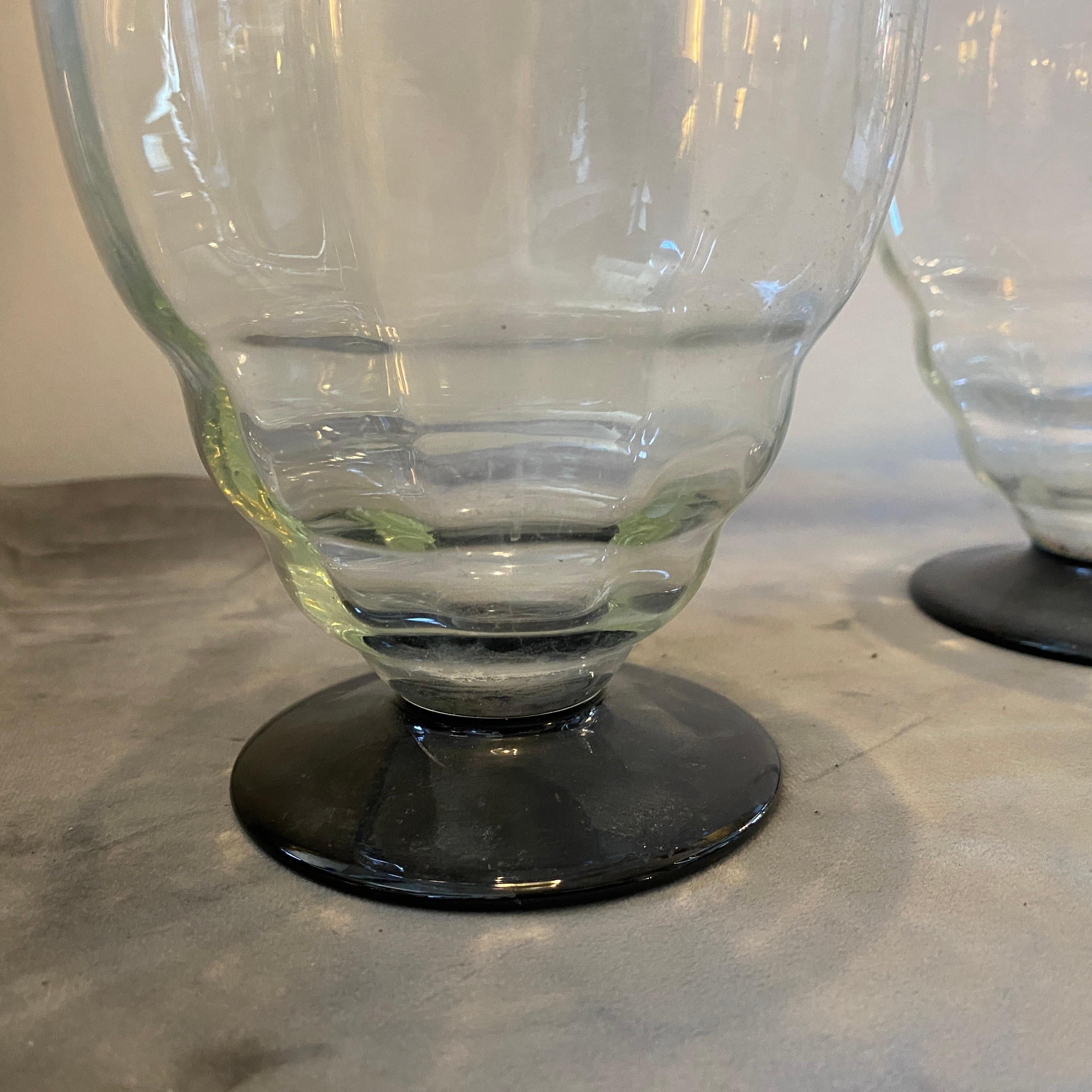Satz von zwei Flaschen aus Murano-Glas im Art-déco-Stil der 1930er Jahre von Napoleone Martinuzzi (20. Jahrhundert) im Angebot