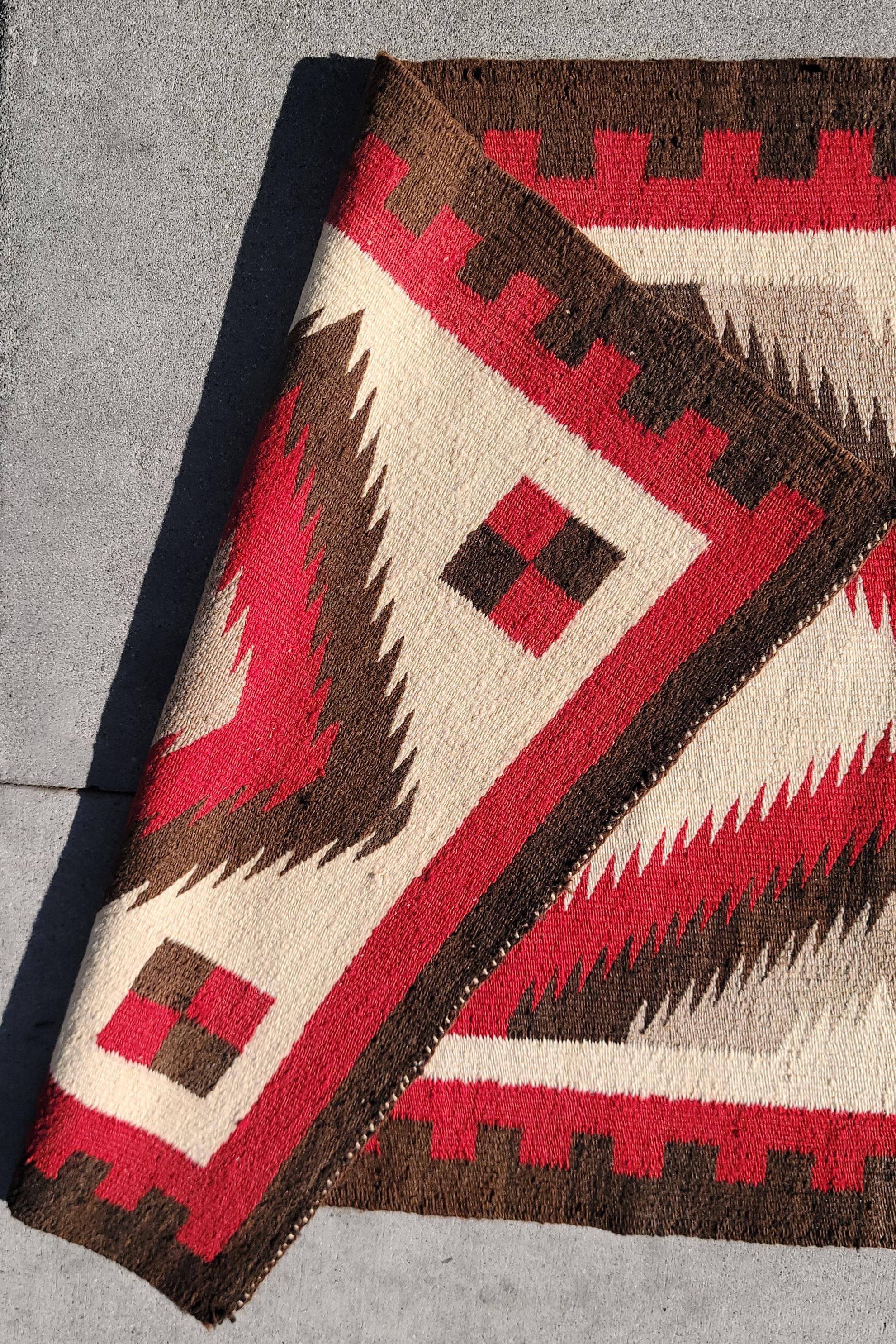 1930's  Navajo Indian Weaving Eye Dazzler Läufer Teppich (Mitte des 20. Jahrhunderts) im Angebot
