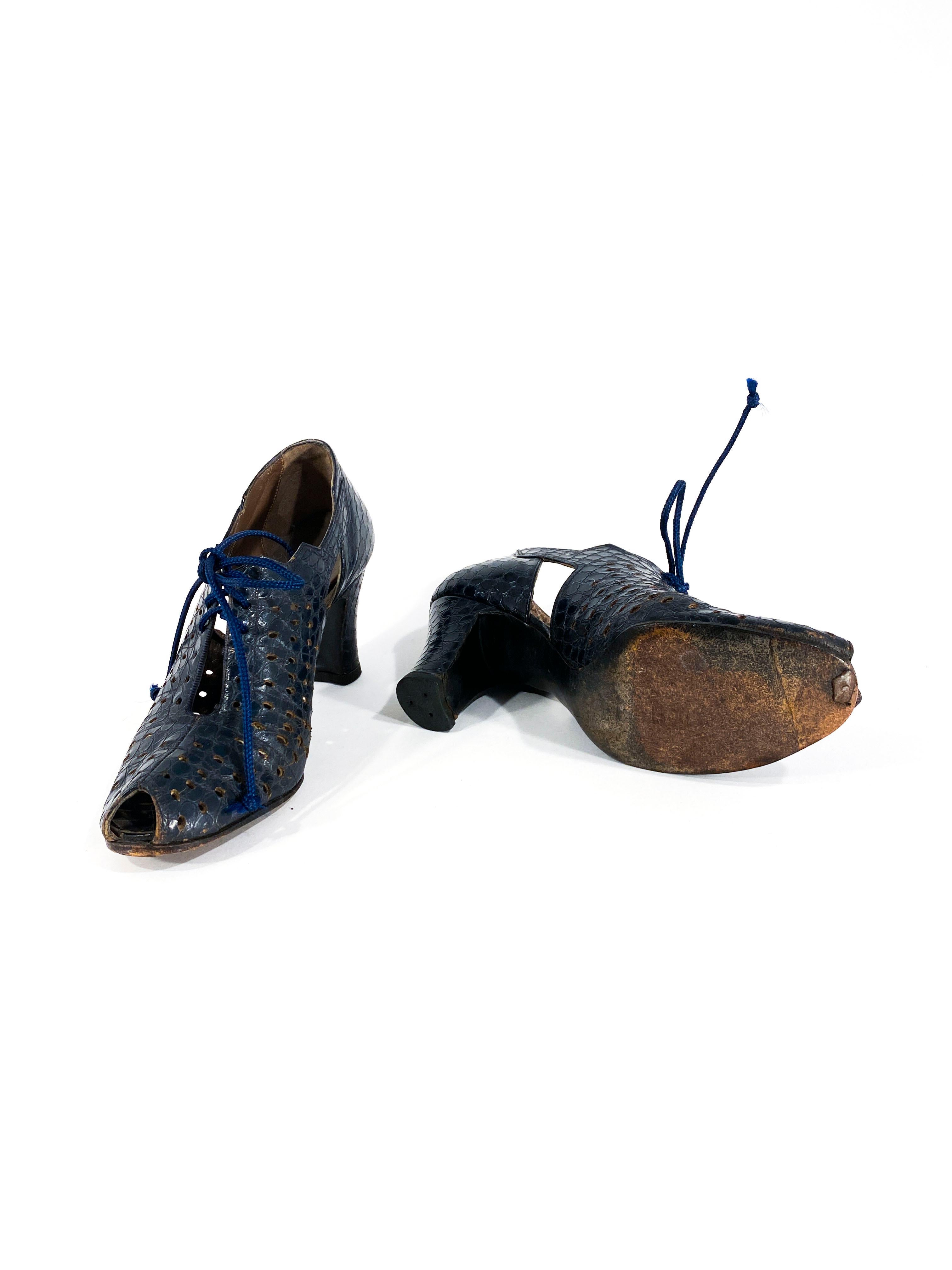 Chaussures à talons à découpes en alligator bleu marine des années 1930 Bon état à San Francisco, CA
