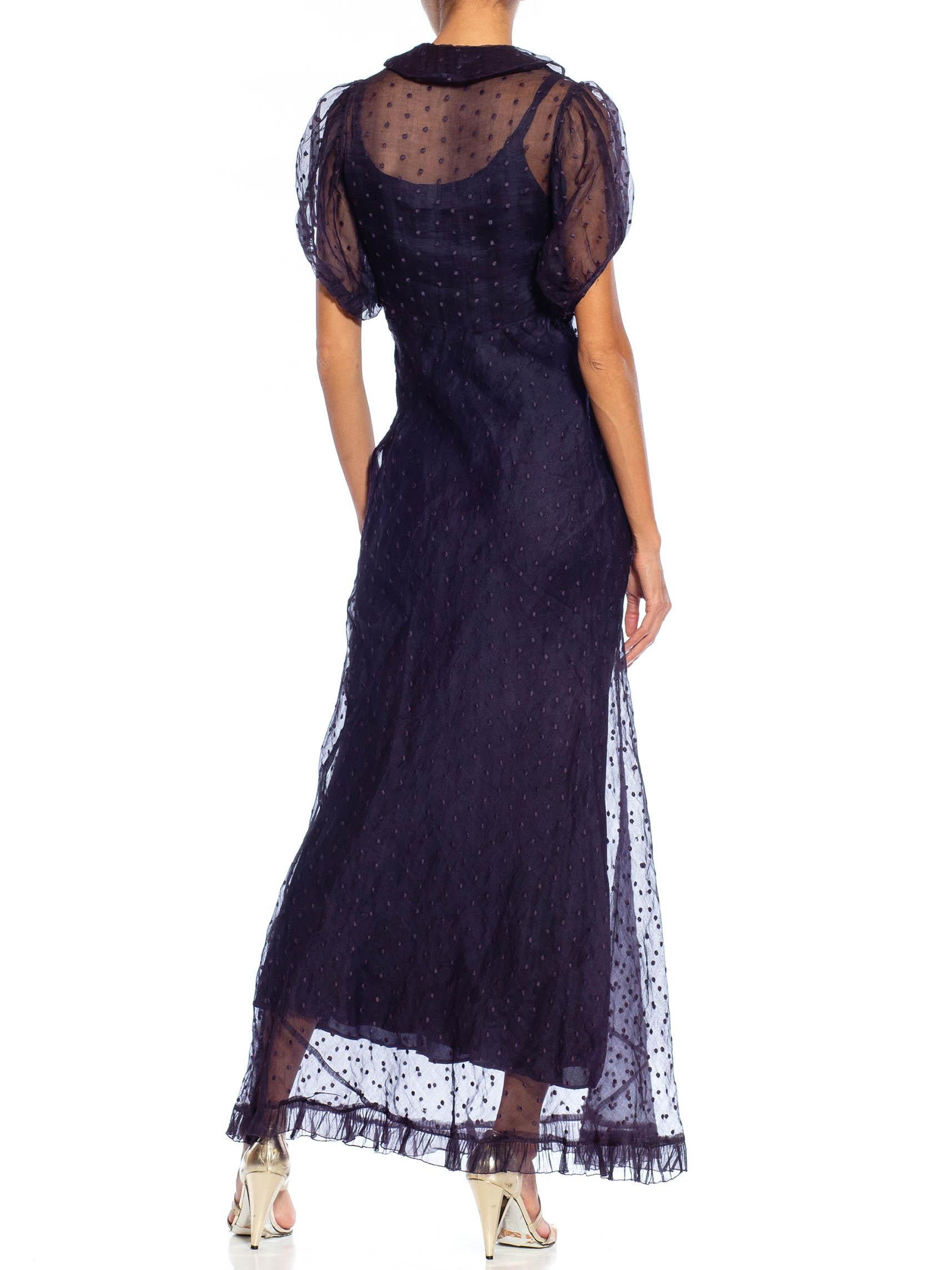 1930S Marineblau Bias Cut Baumwolle Schweizer Dot Organdy Puffärmel Kleid mit Rayon im Angebot 5