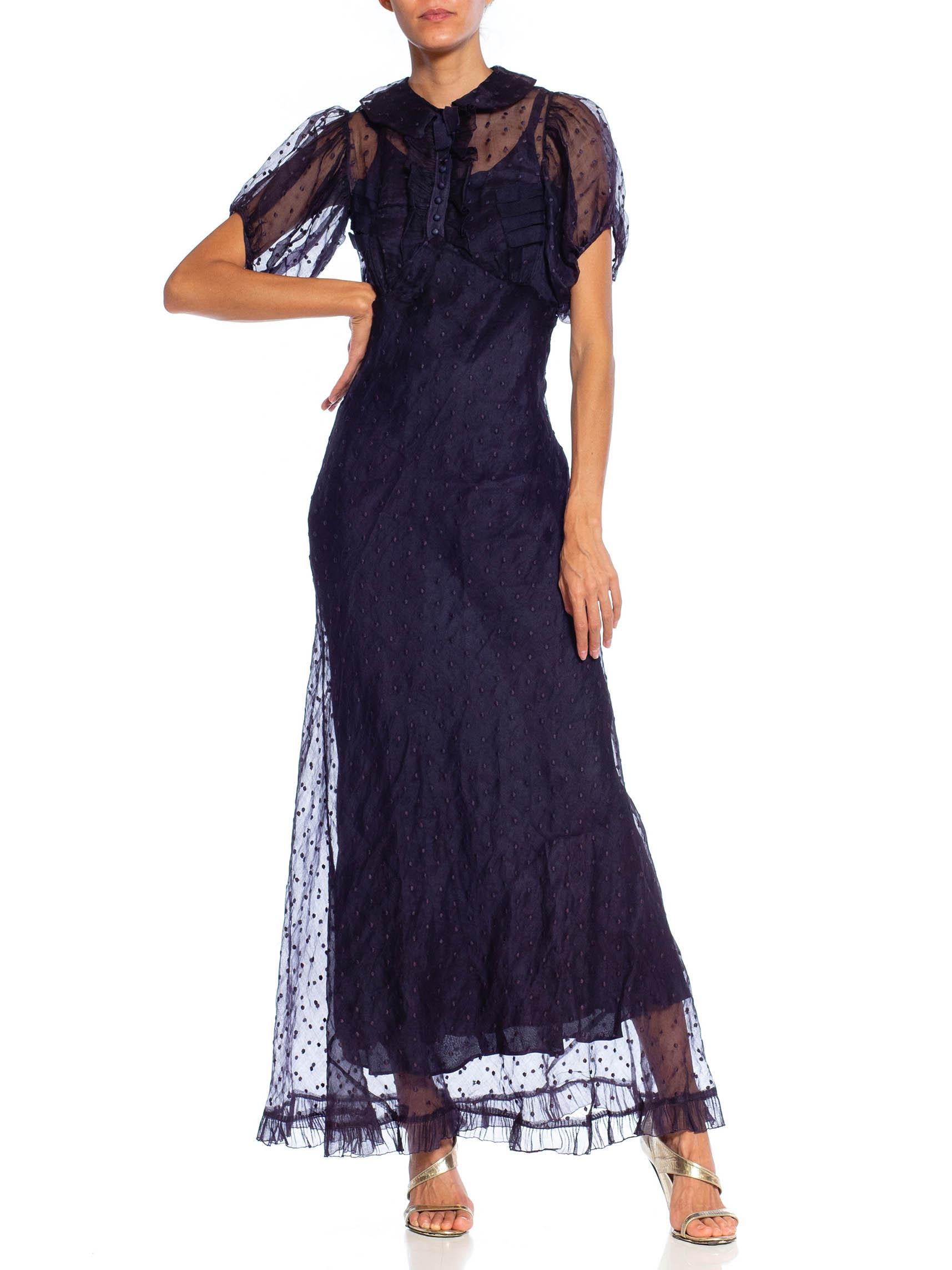 1930S Marineblau Bias Cut Baumwolle Schweizer Dot Organdy Puffärmel Kleid mit Rayon im Angebot 2
