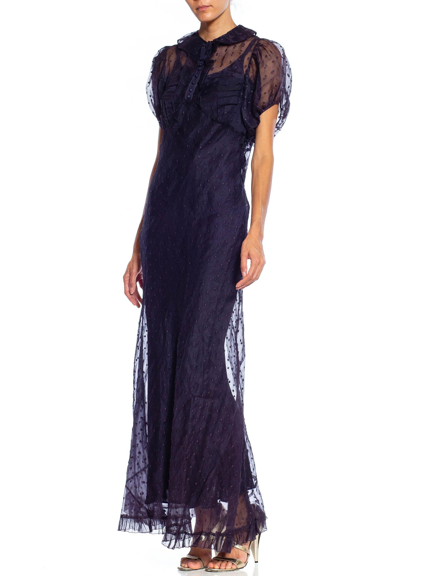 1930S Marineblau Bias Cut Baumwolle Schweizer Dot Organdy Puffärmel Kleid mit Rayon im Angebot 3