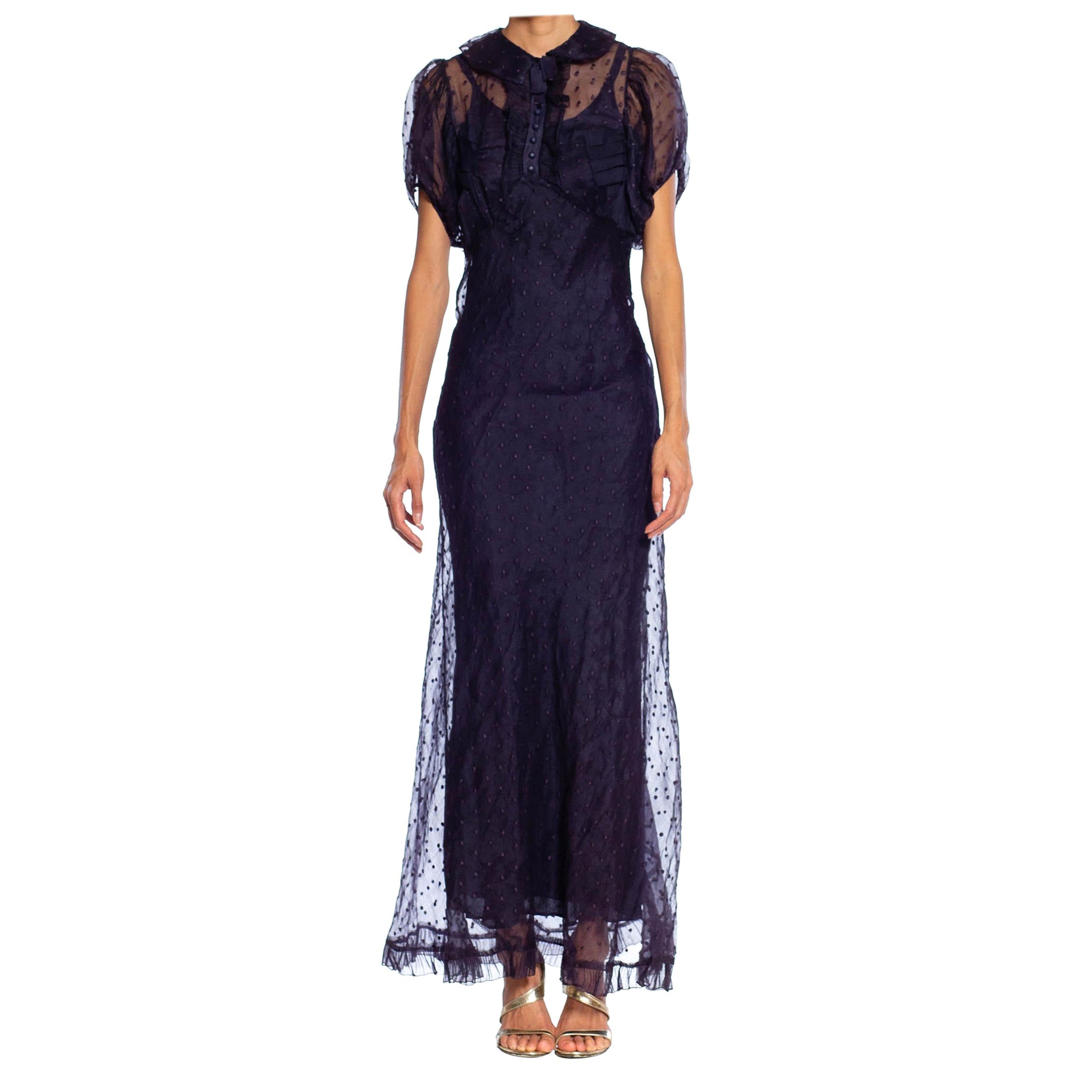 Robe bleu marine des années 1930 à manches bouffantes en organdy de coton à pois suisses avec coupe en biais en vente