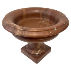 1930s Néoclassique Italien Sculpté Marbre Rouge Brown avec veines blanches Tazza Bowl