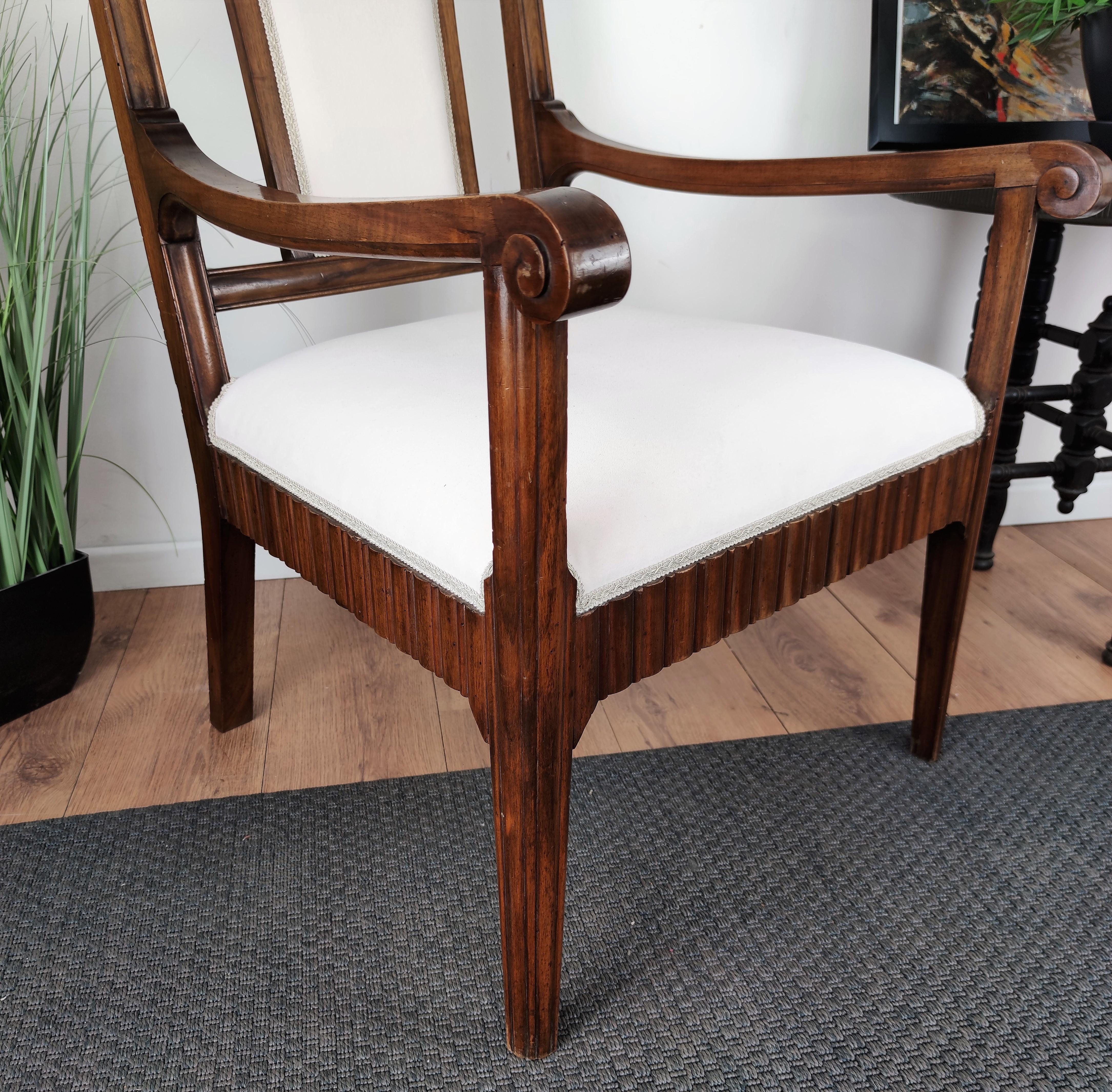 1930s Neoclassical Italian Carved Walnut Wood Armchair Newly Upholstered In Good Condition For Sale In Carimate, Como