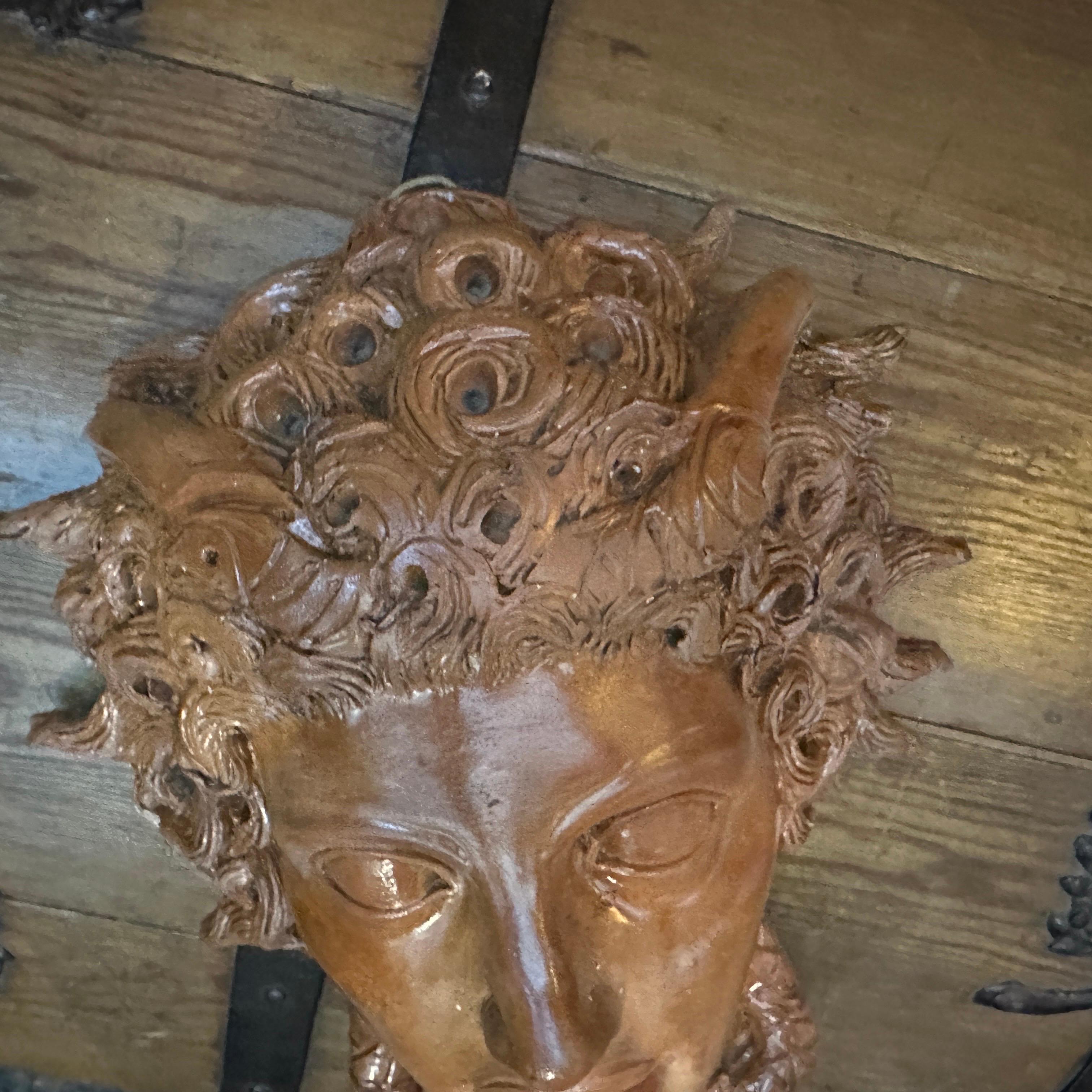 Testa di Medusa siciliana in terracotta in stile neoclassico del 1930 4