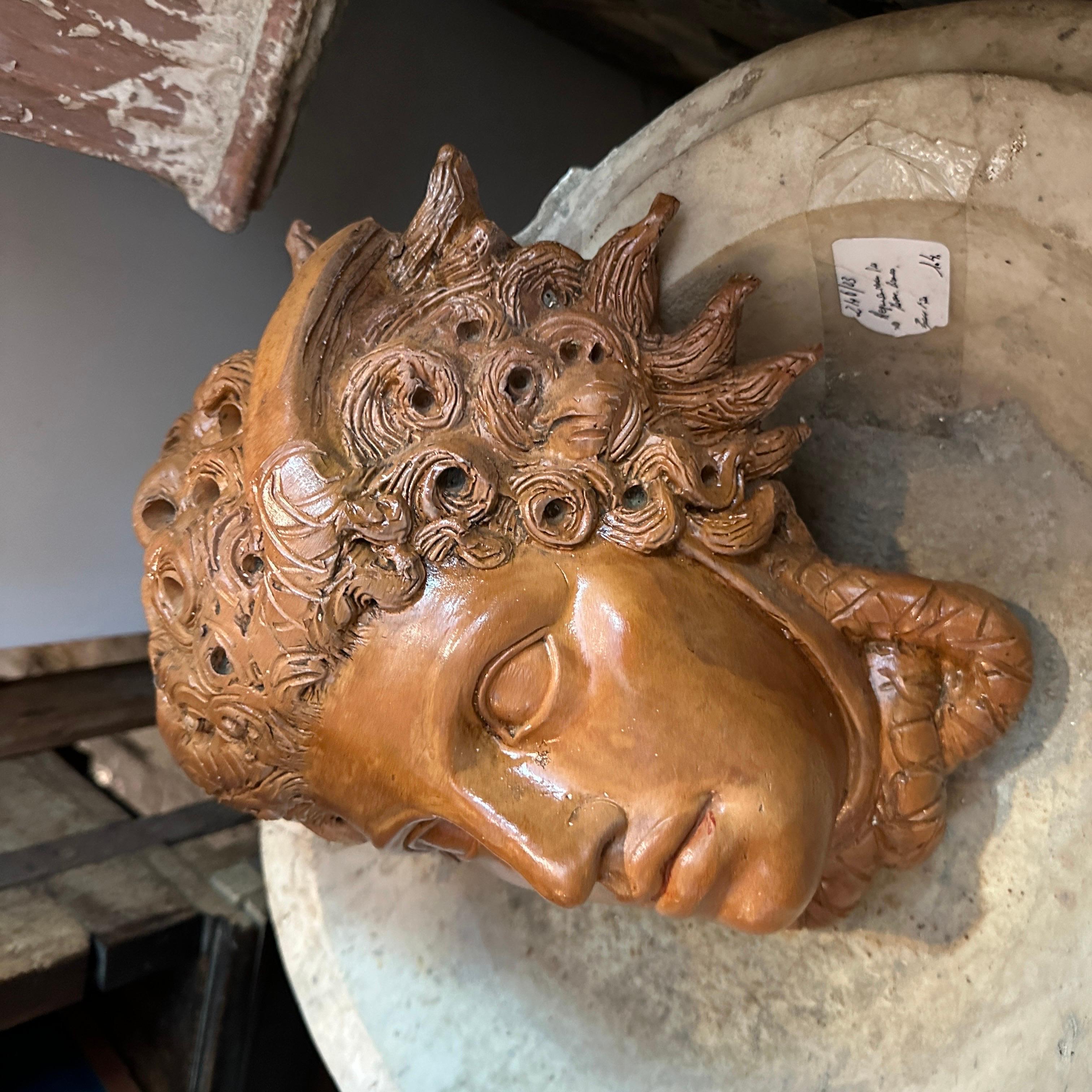 Terracotta Testa di Medusa siciliana in terracotta in stile neoclassico del 1930