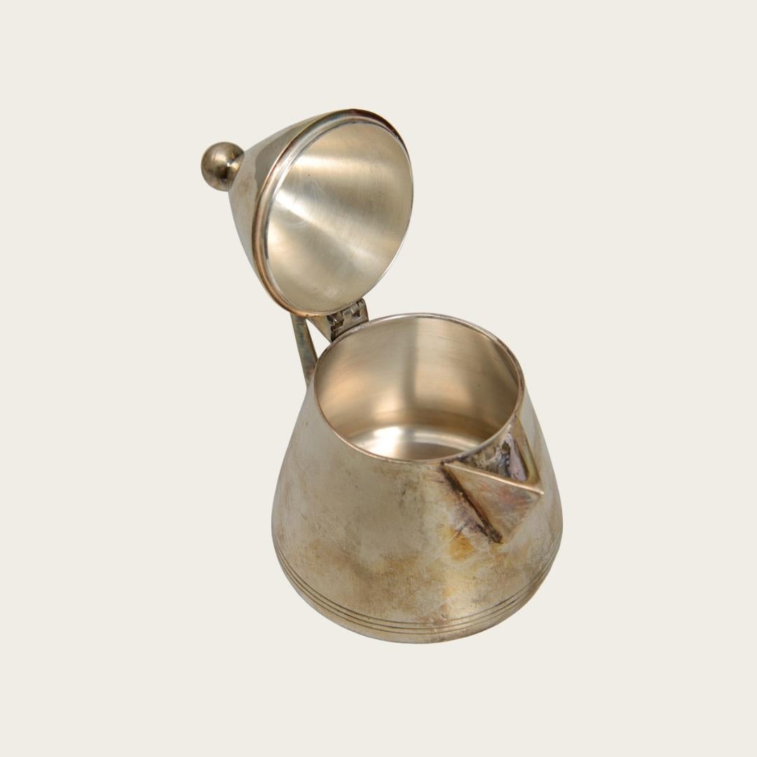 Milieu du XXe siècle 1930s Nickel Silver Art Deco Coffee/Tea Service Set With Milk and Cream Verser en vente